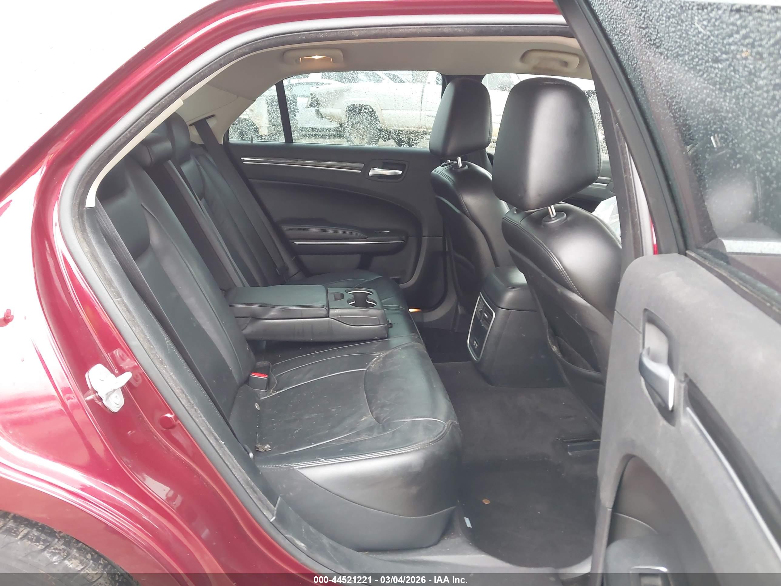 CHRYSLER 300 image 8