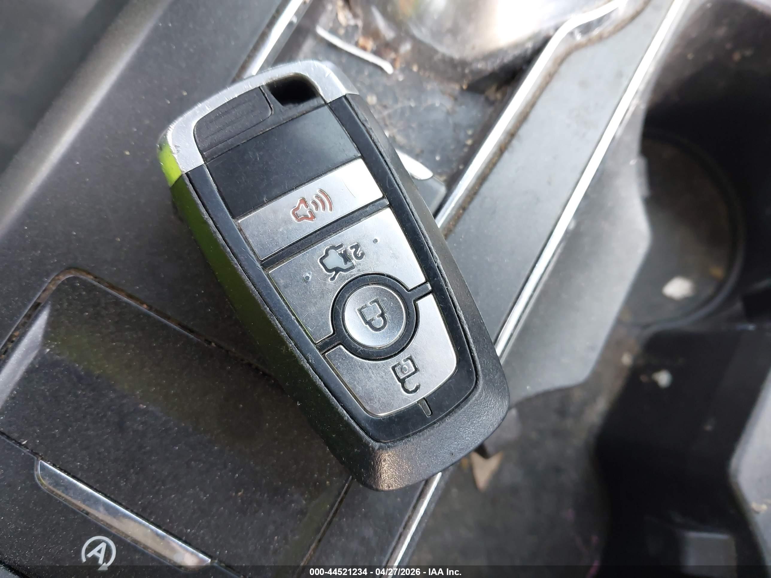 FORD FUSION image 11