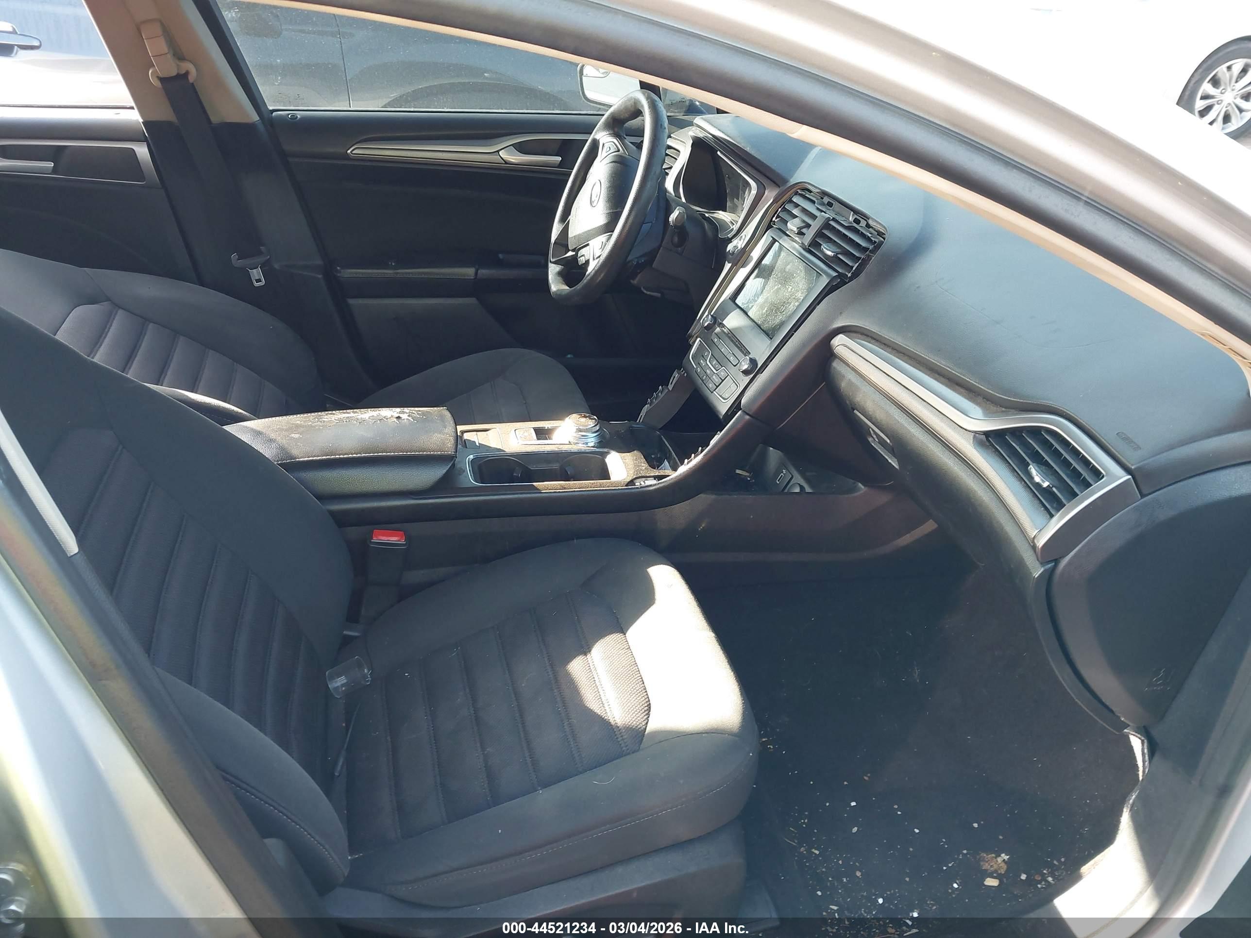 FORD FUSION image 5