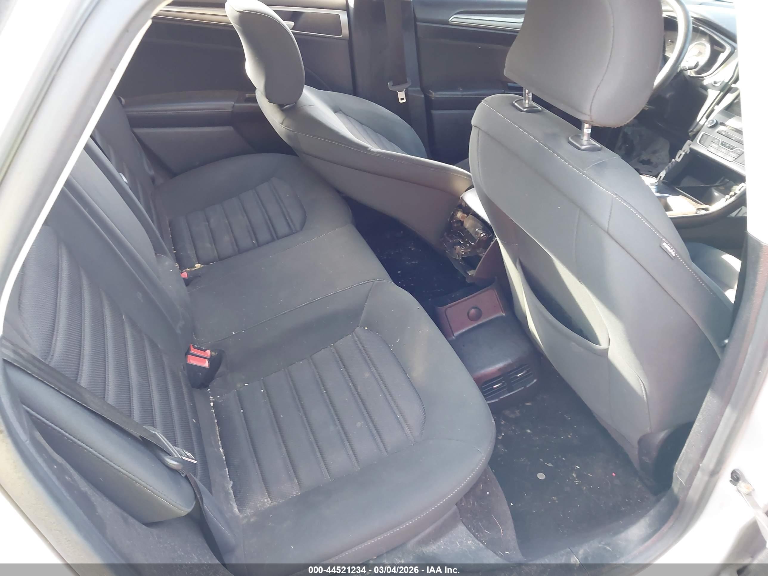 FORD FUSION image 8