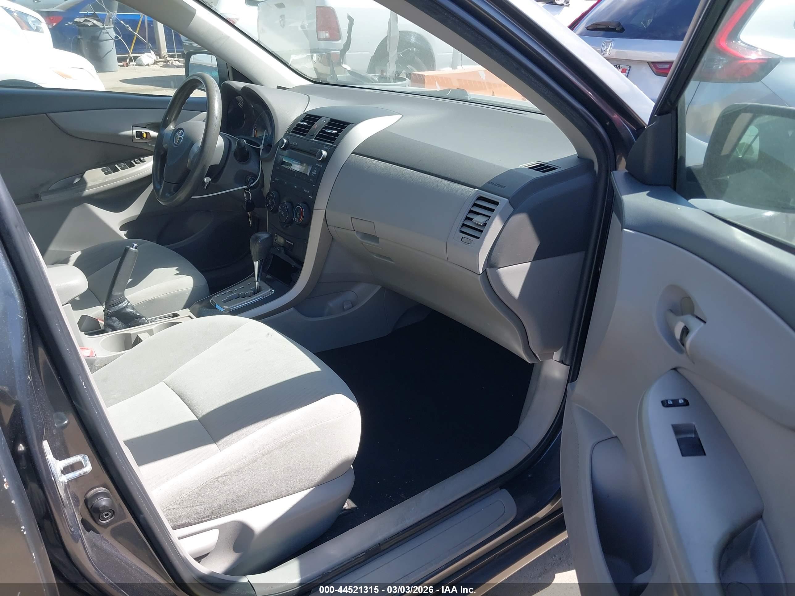TOYOTA COROLLA image 5
