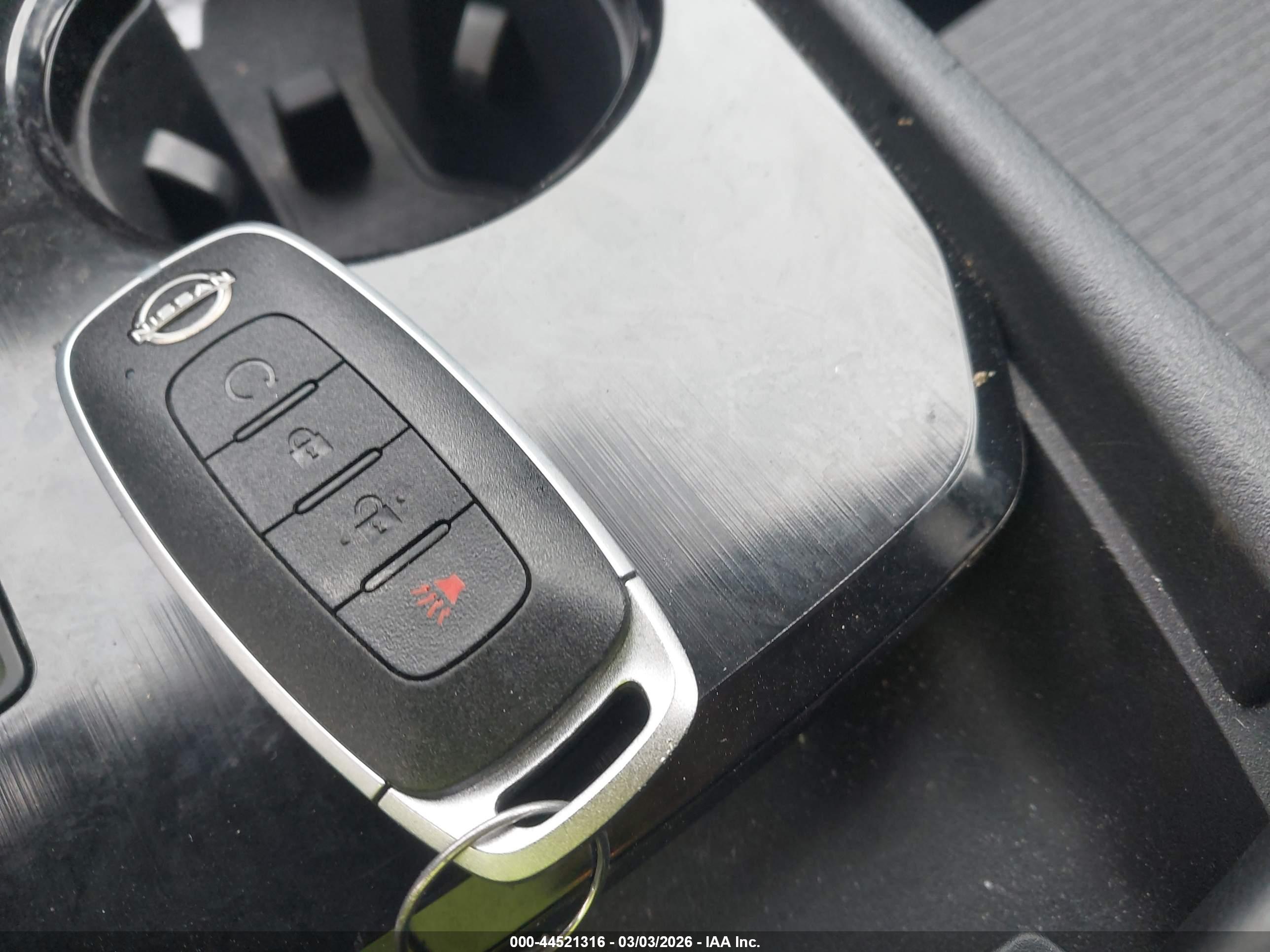 NISSAN ROGUE image 11