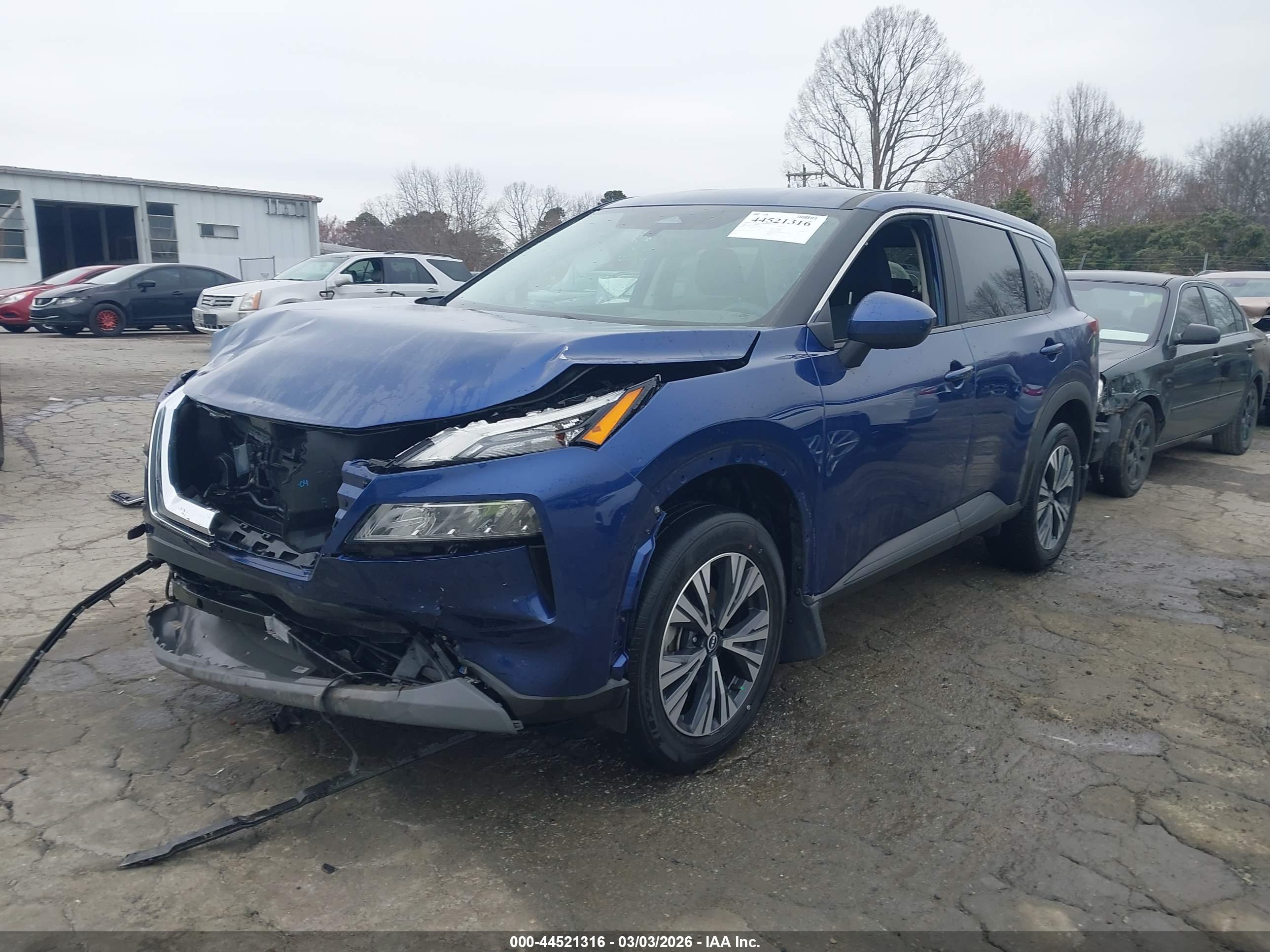 NISSAN ROGUE image 2