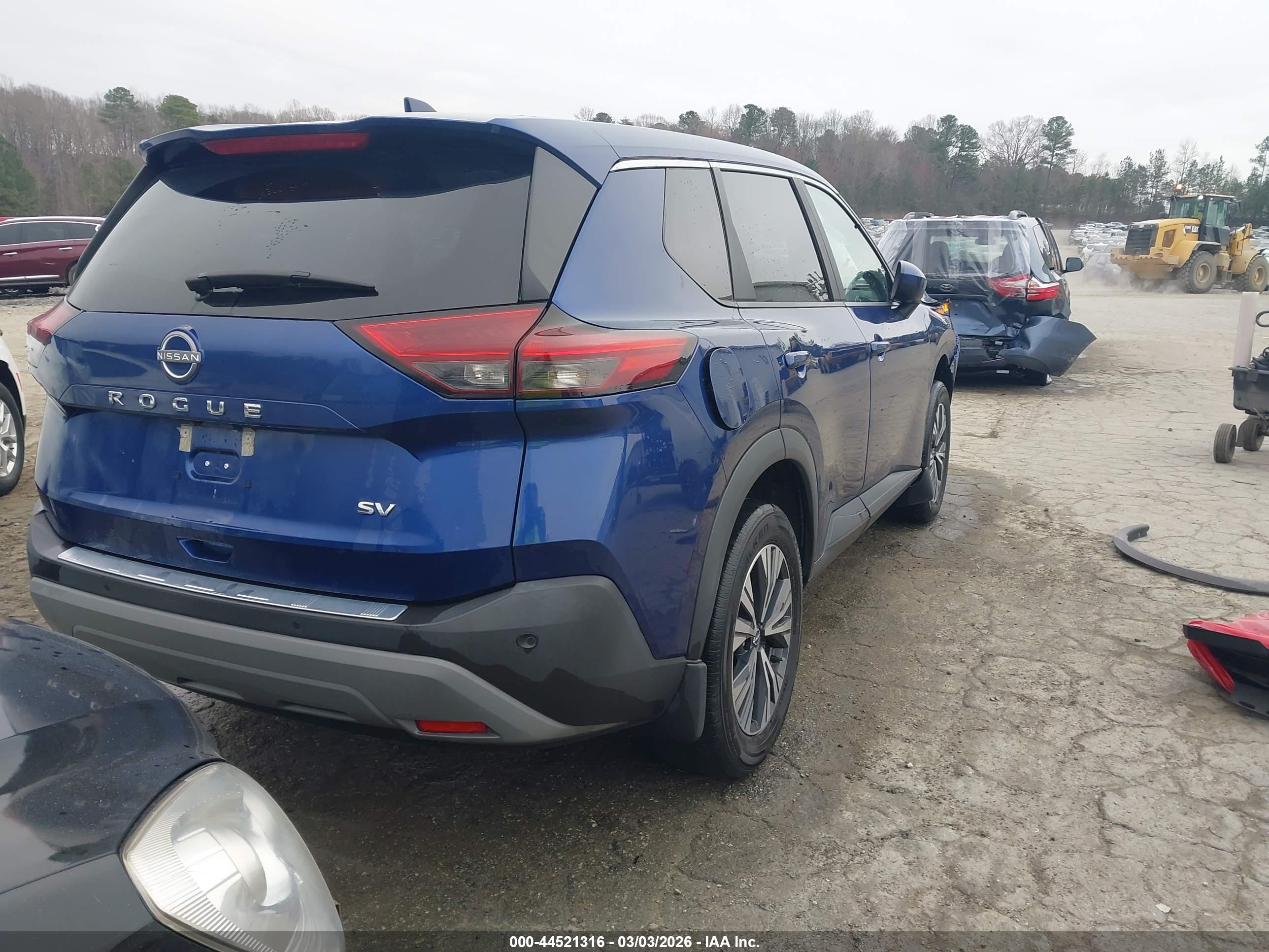 NISSAN ROGUE image 4