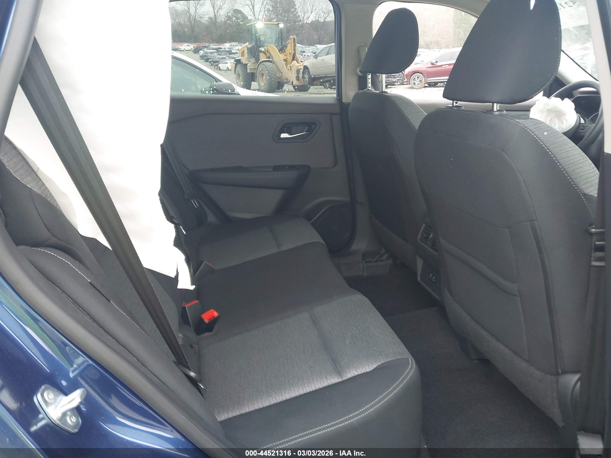 NISSAN ROGUE image 8
