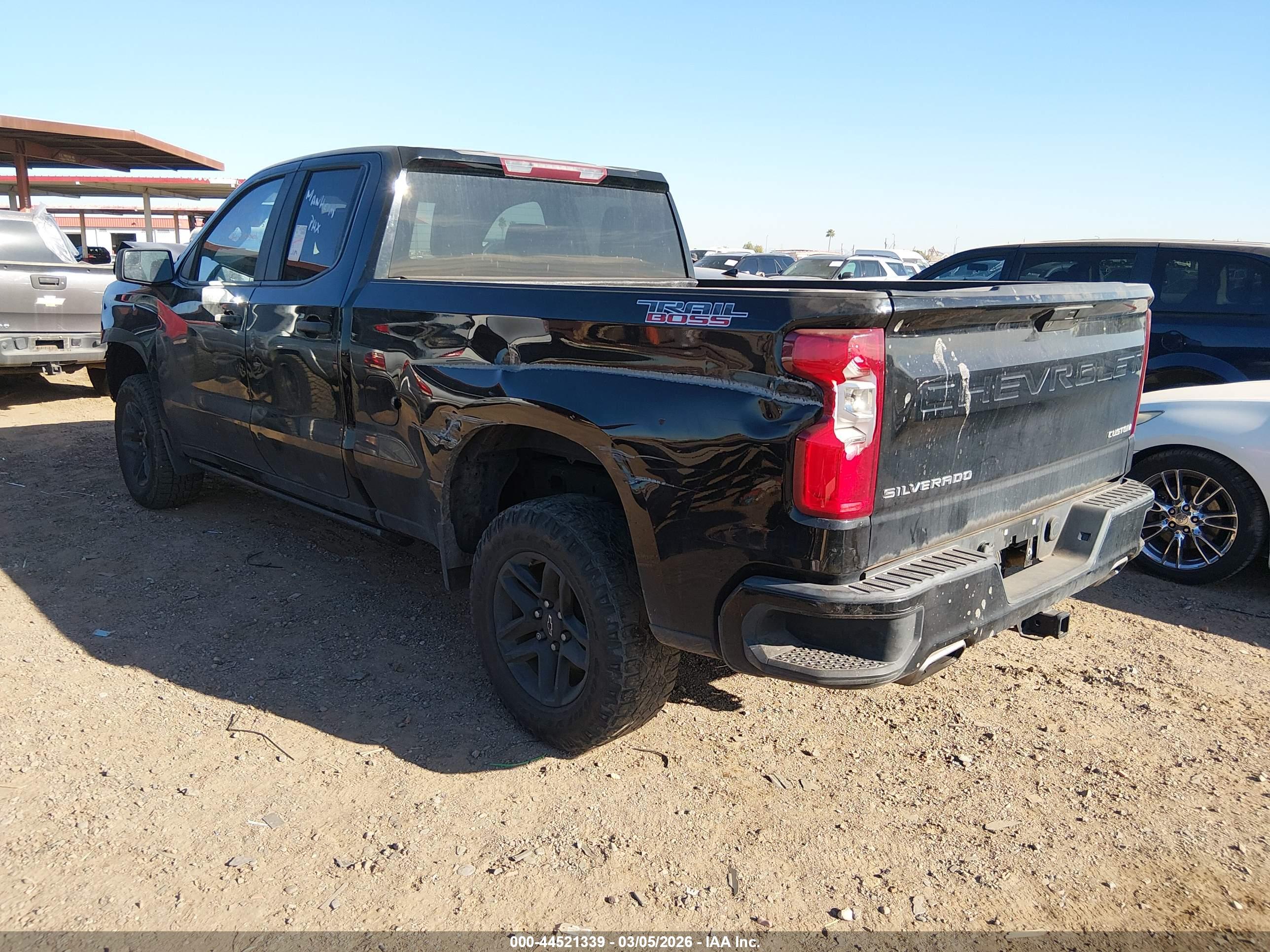CHEVROLET SILVERADO image 3
