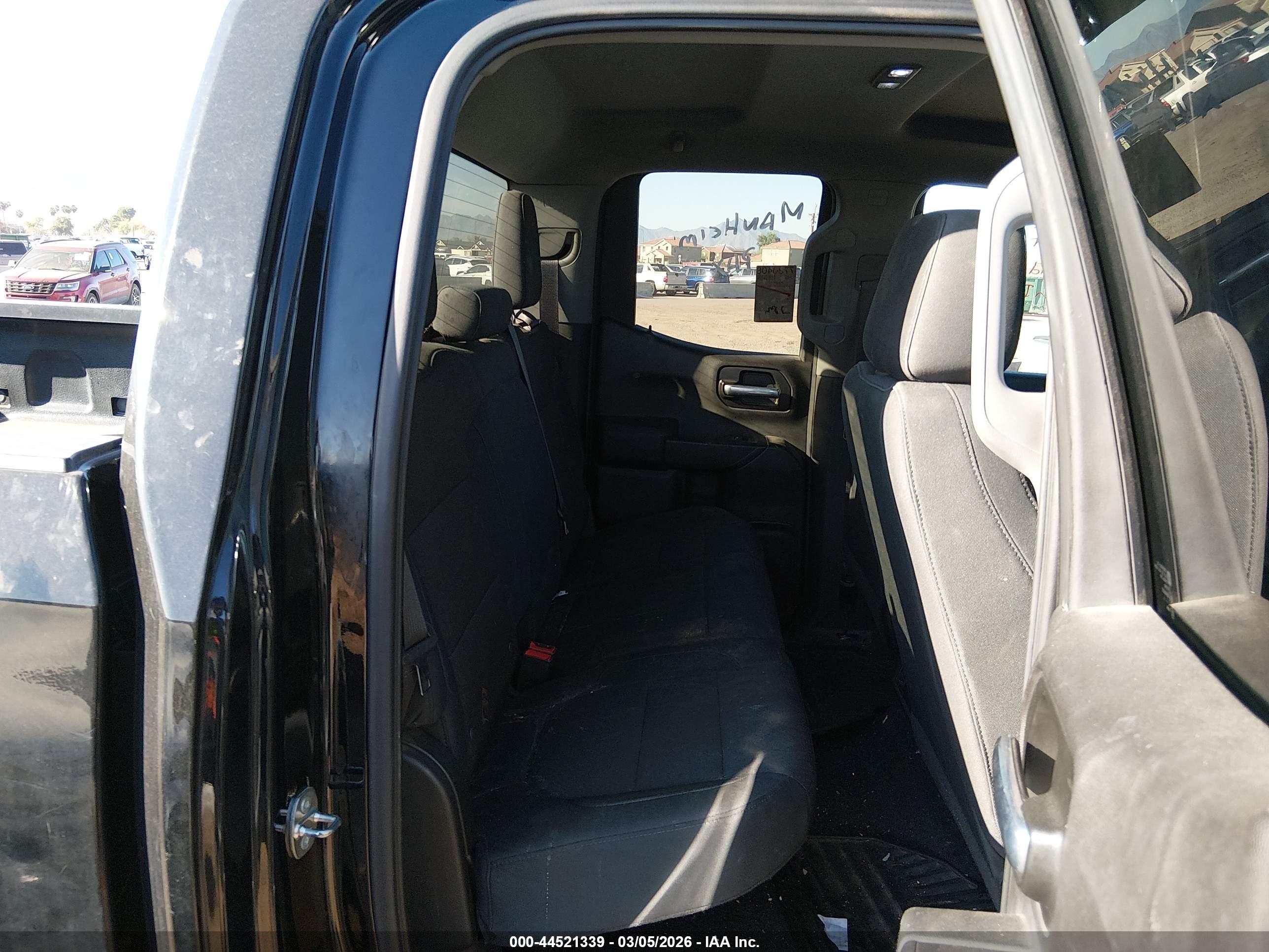 CHEVROLET SILVERADO image 8