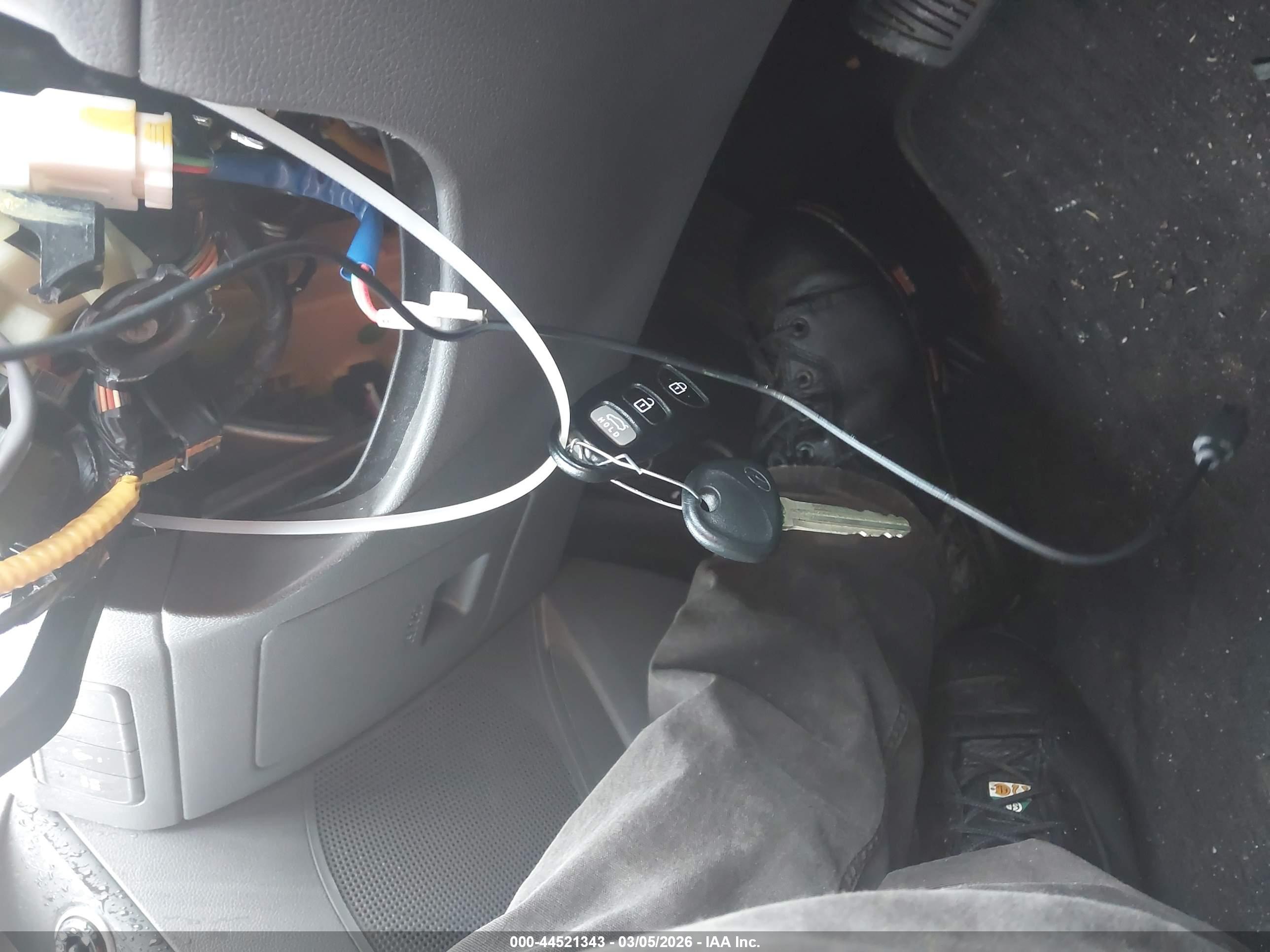HYUNDAI ELANTRA image 11
