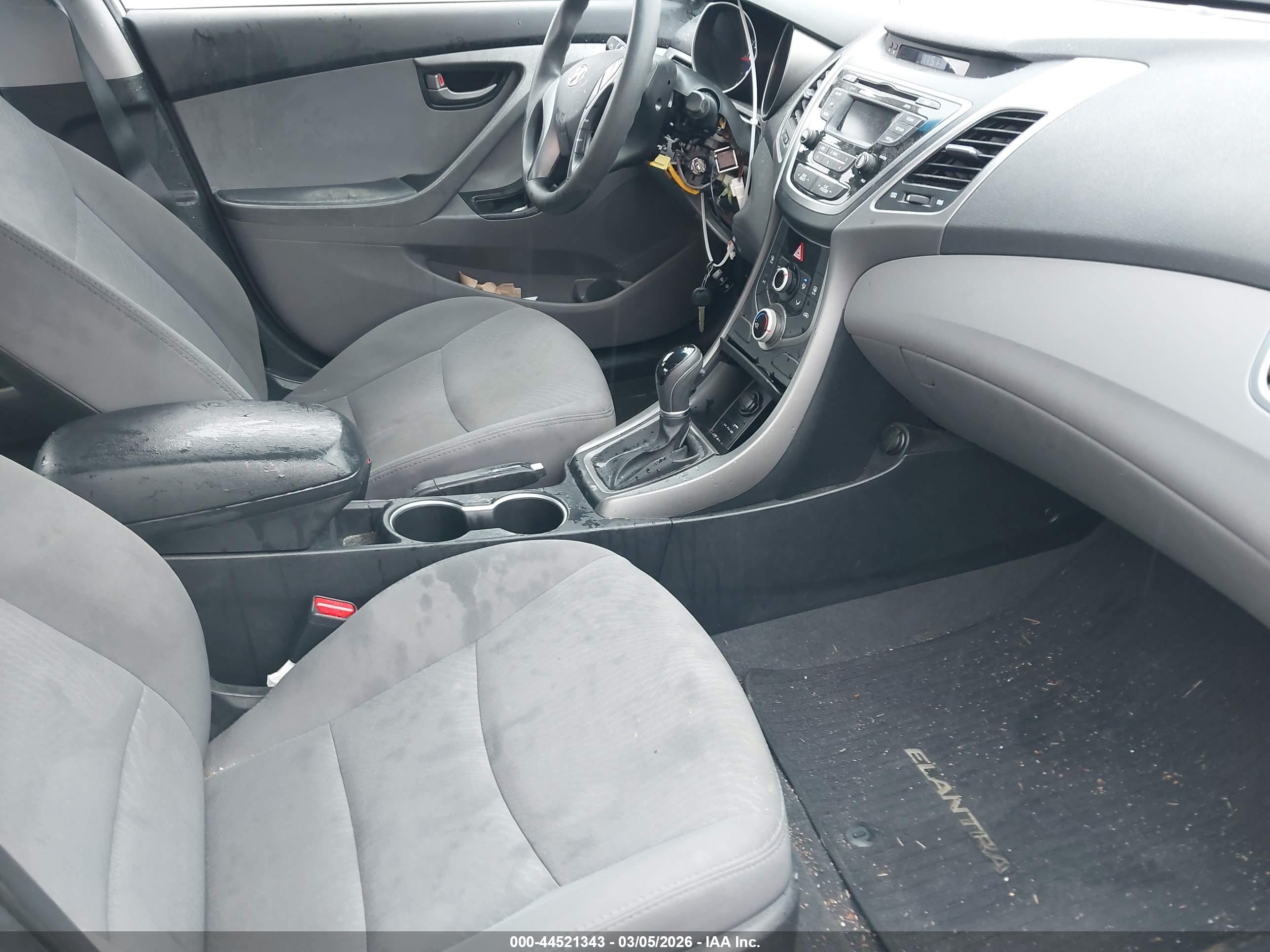 HYUNDAI ELANTRA image 5