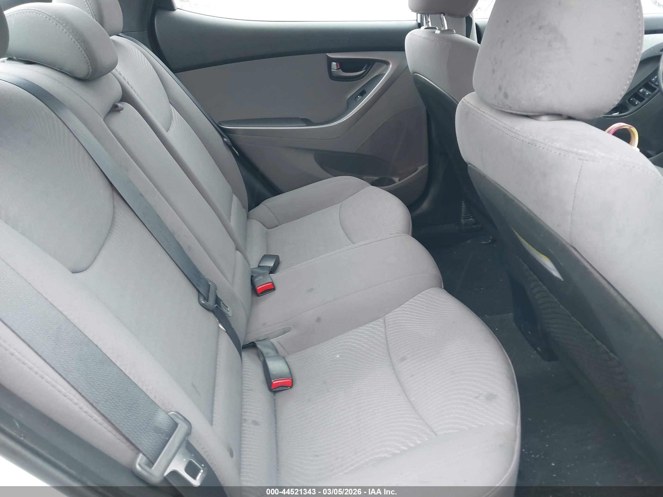 HYUNDAI ELANTRA image 8