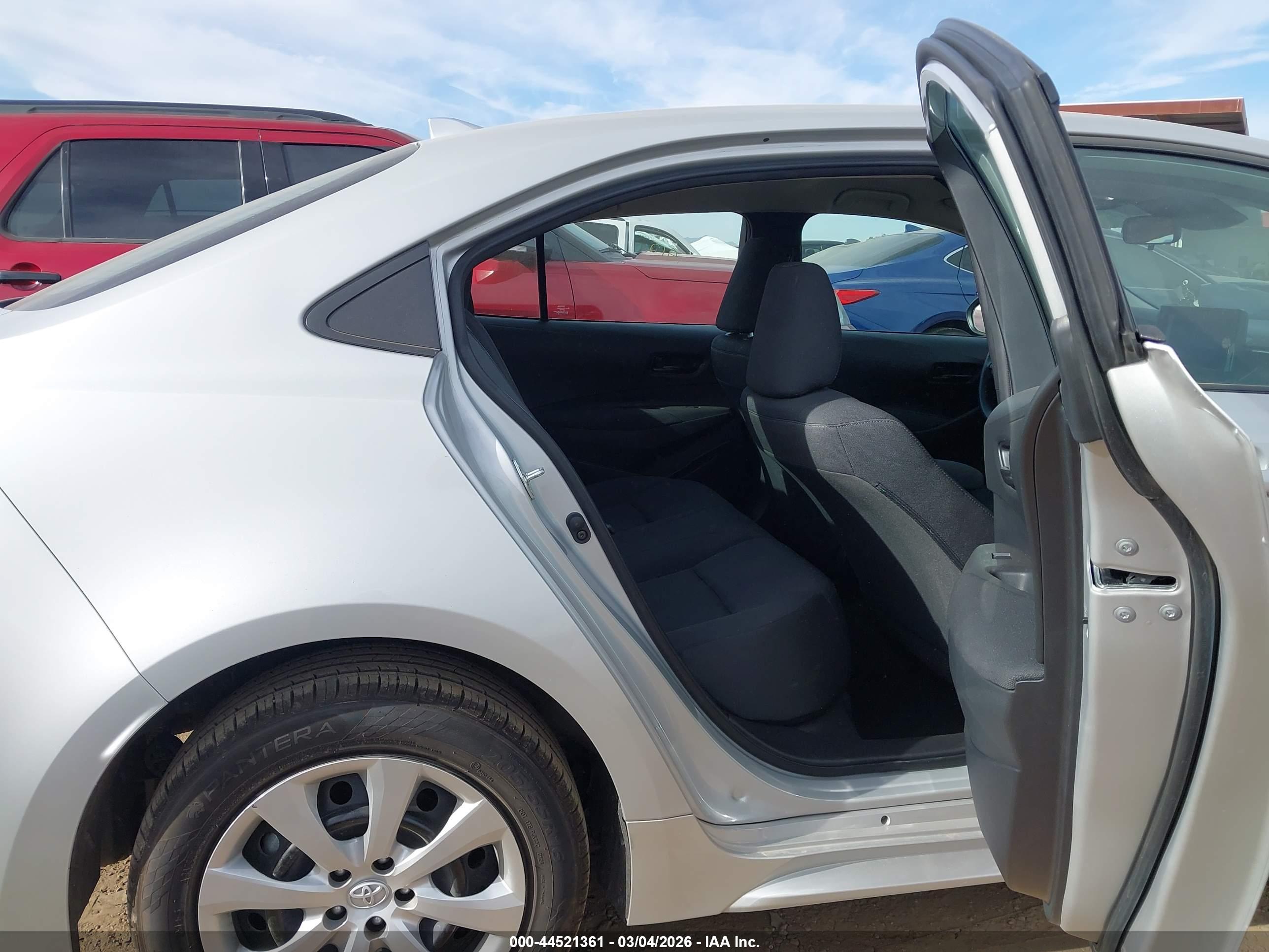 TOYOTA COROLLA image 8