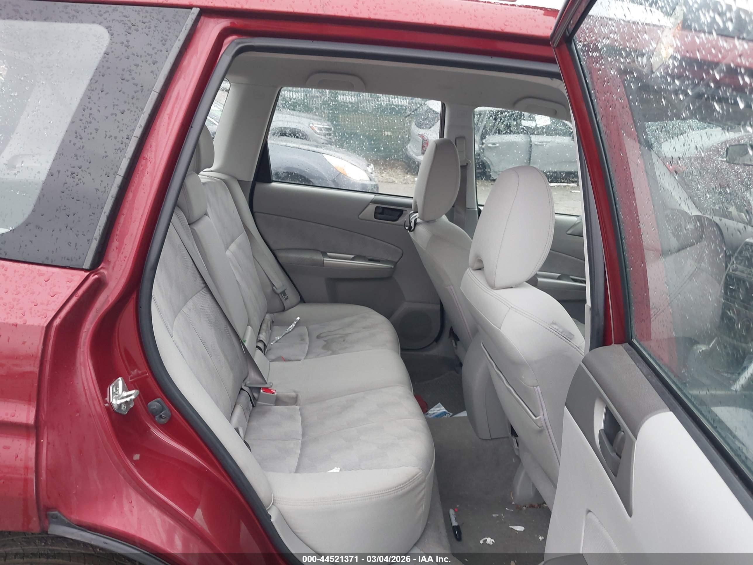 SUBARU FORESTER image 8