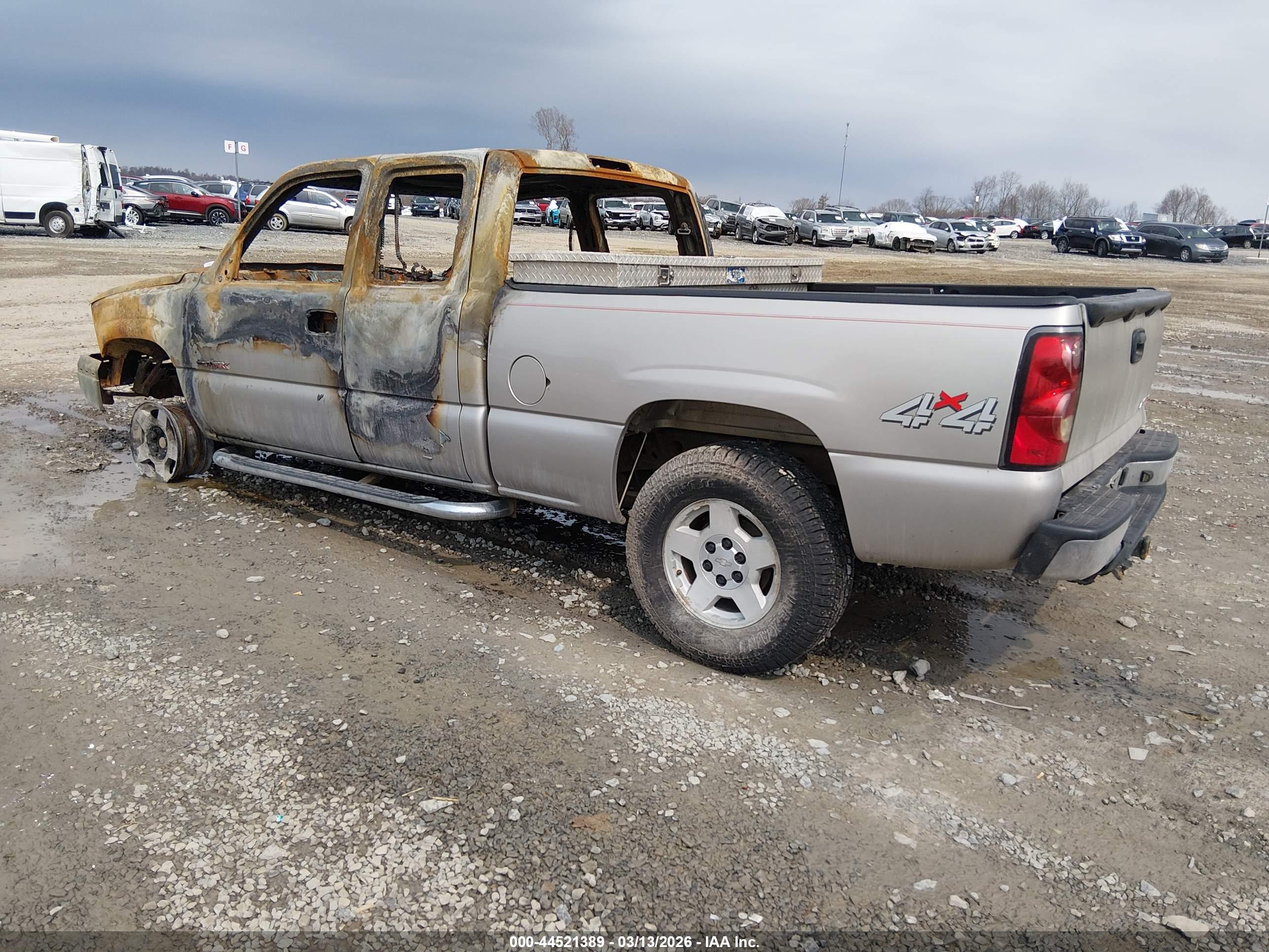 CHEVROLET SILVERADO image 3