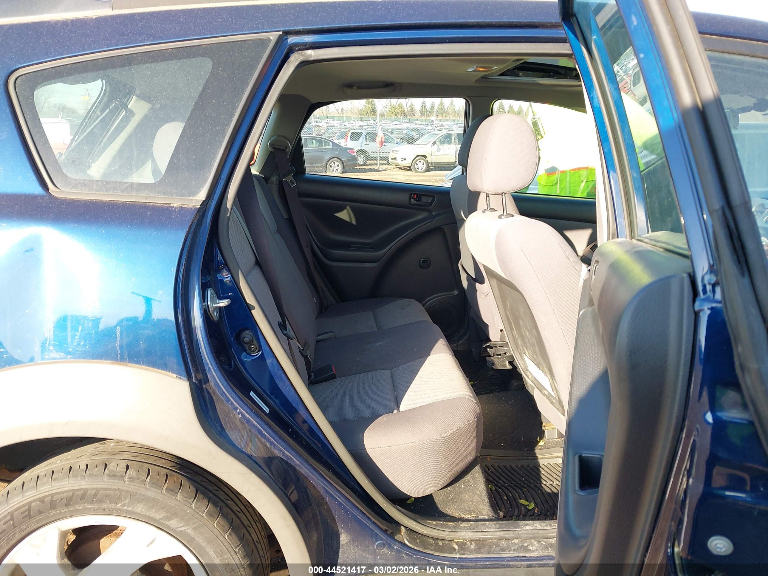 PONTIAC VIBE image 8
