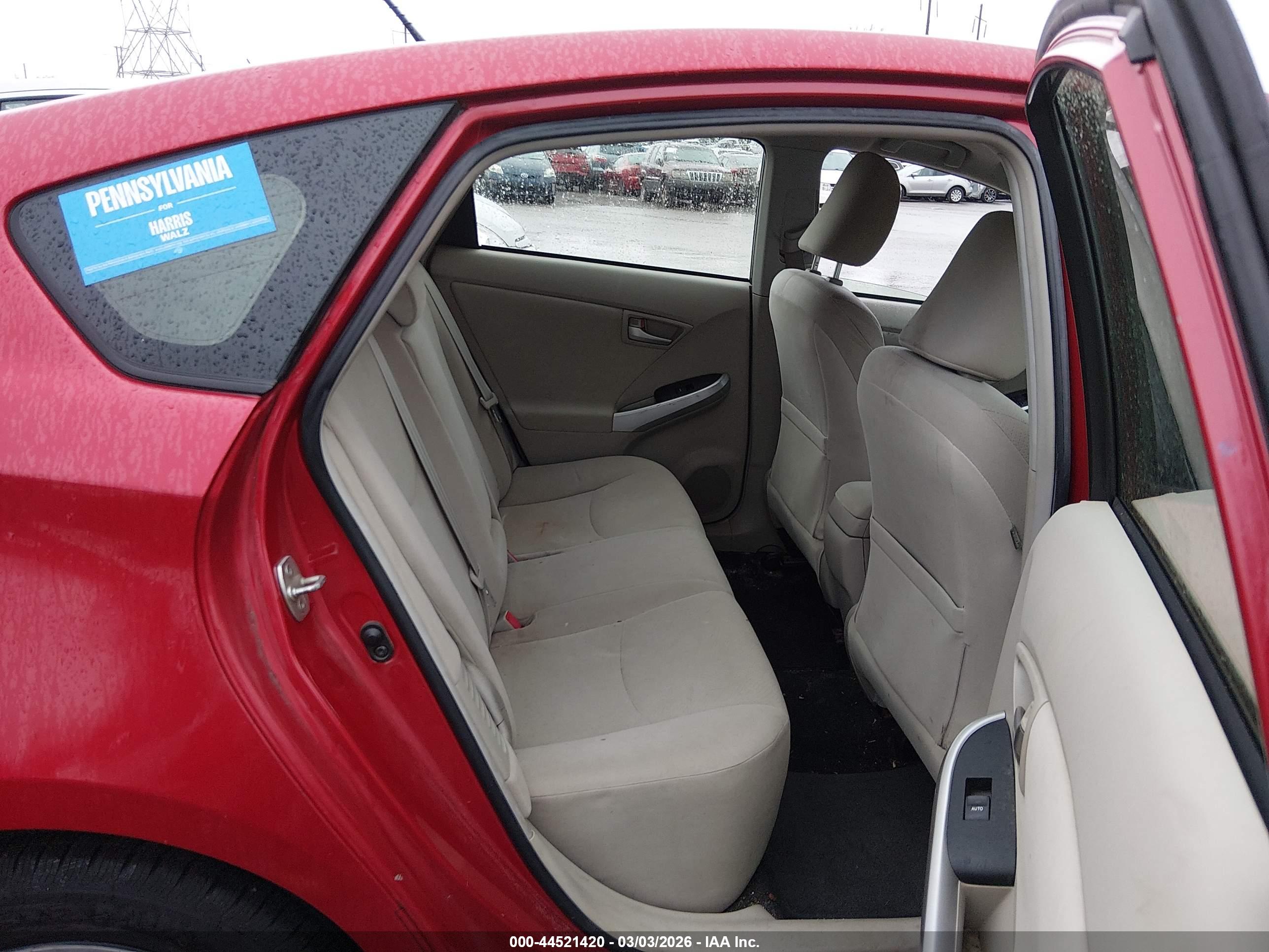TOYOTA PRIUS image 8