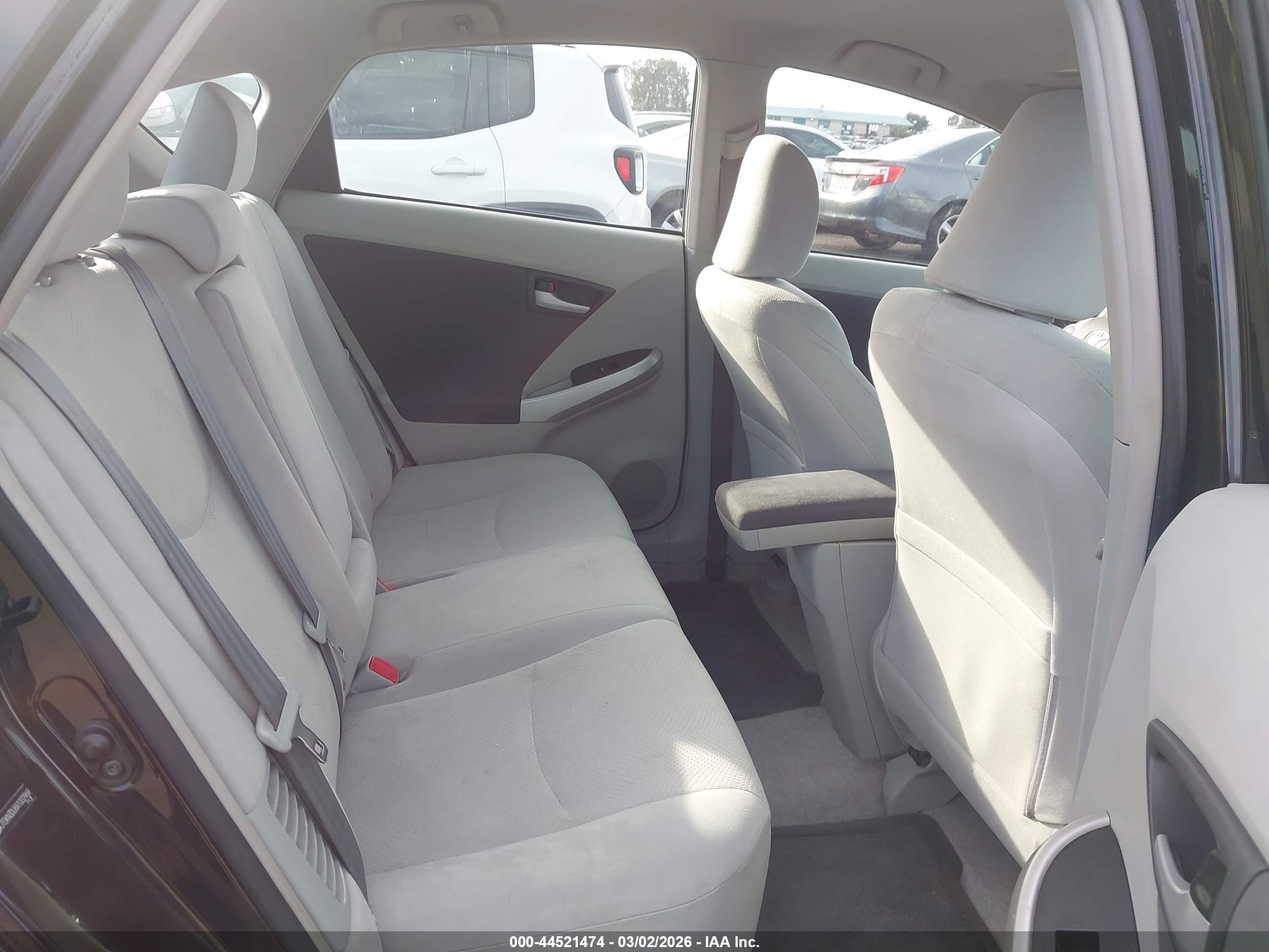 TOYOTA PRIUS image 8