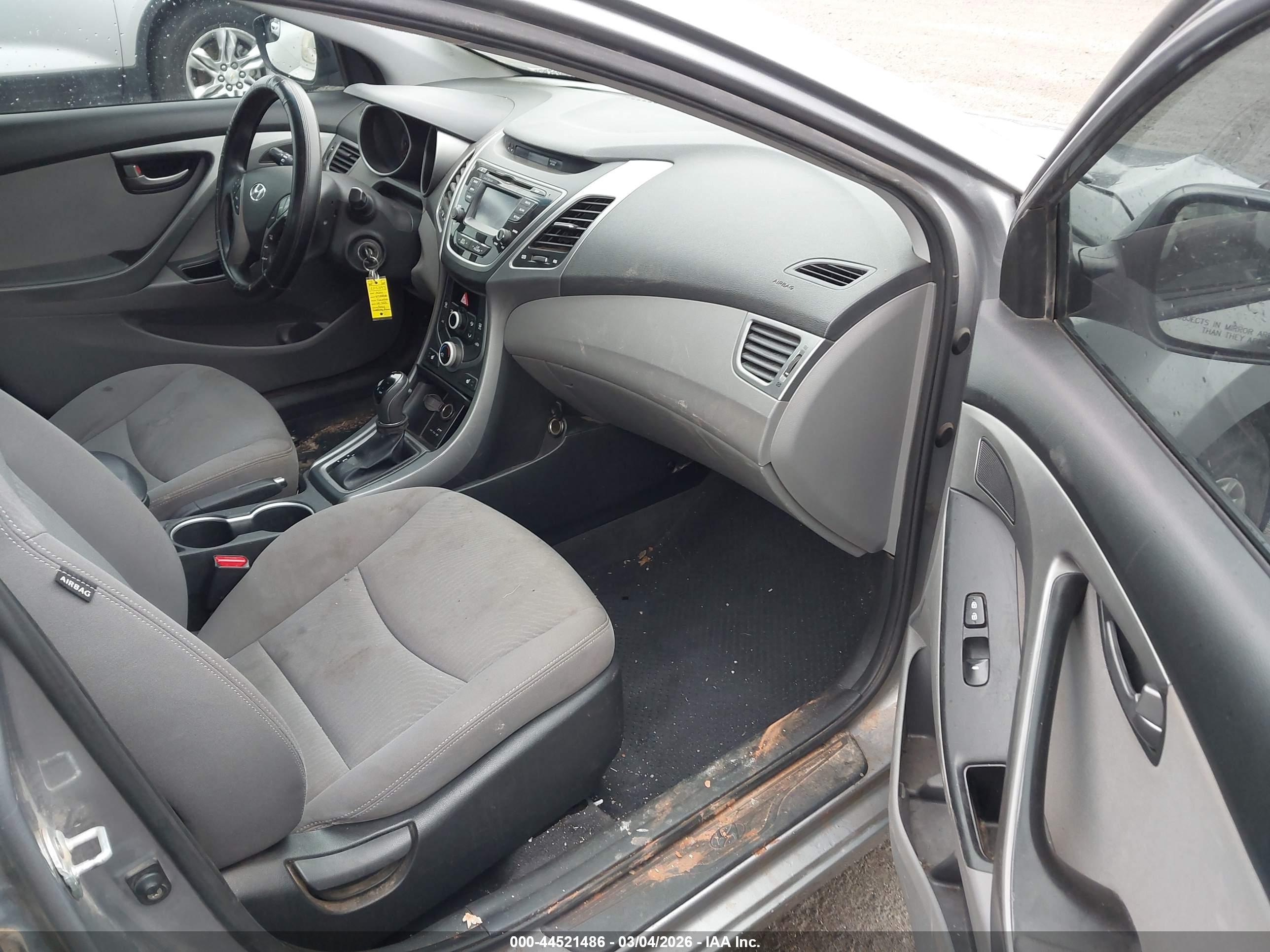 HYUNDAI ELANTRA image 5