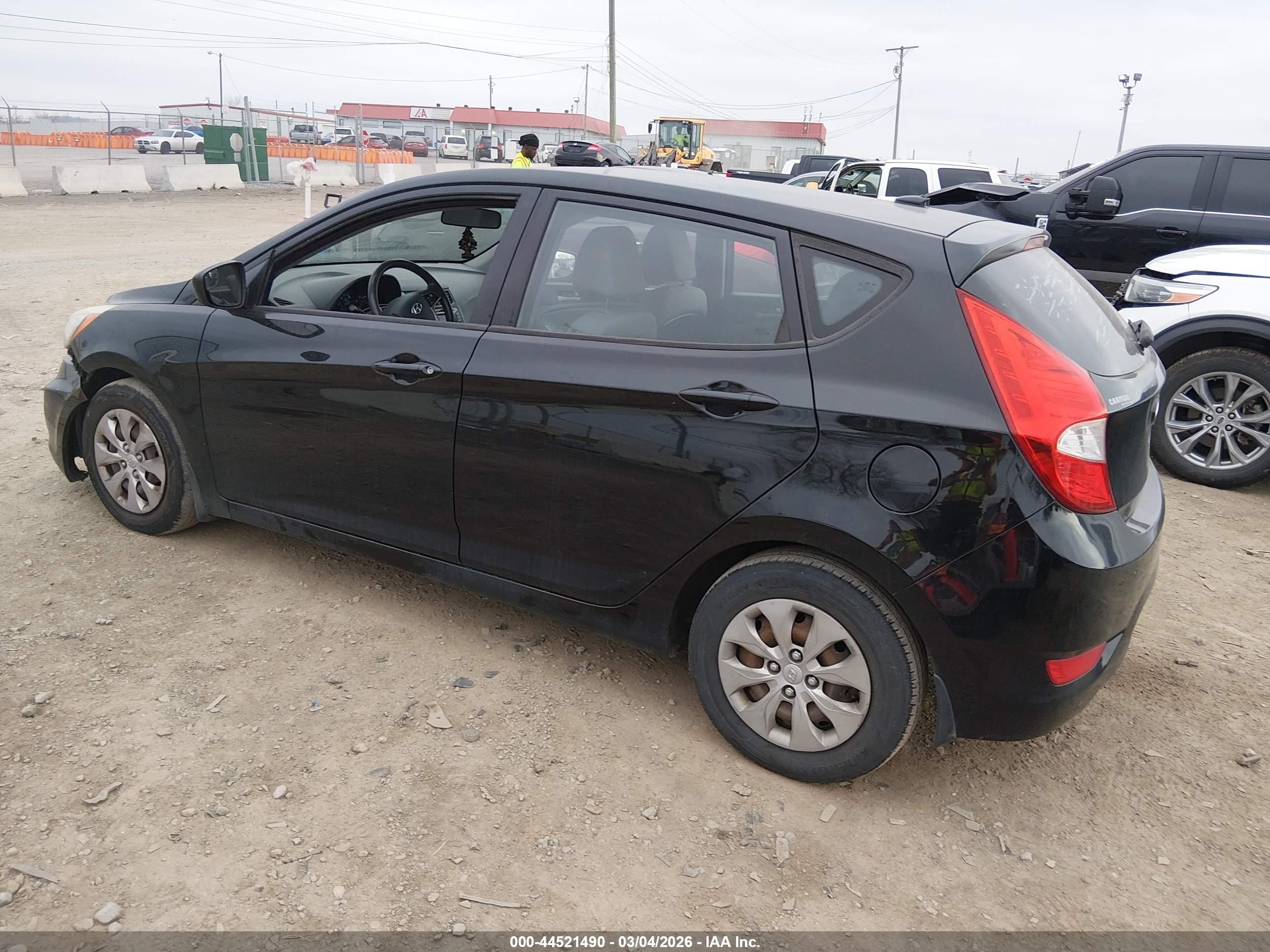 HYUNDAI ACCENT image 3