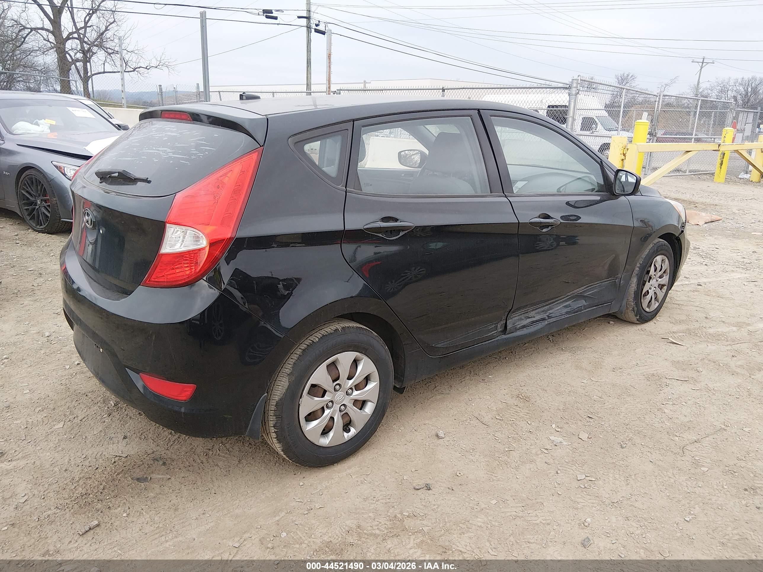HYUNDAI ACCENT image 4
