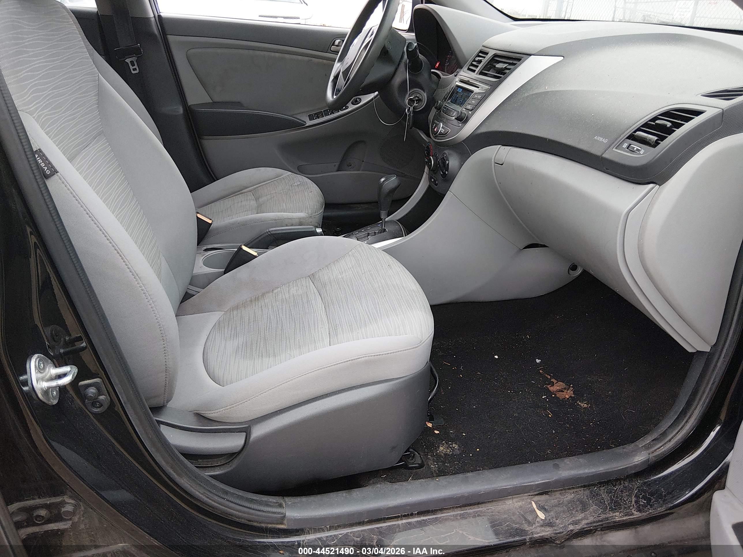 HYUNDAI ACCENT image 5