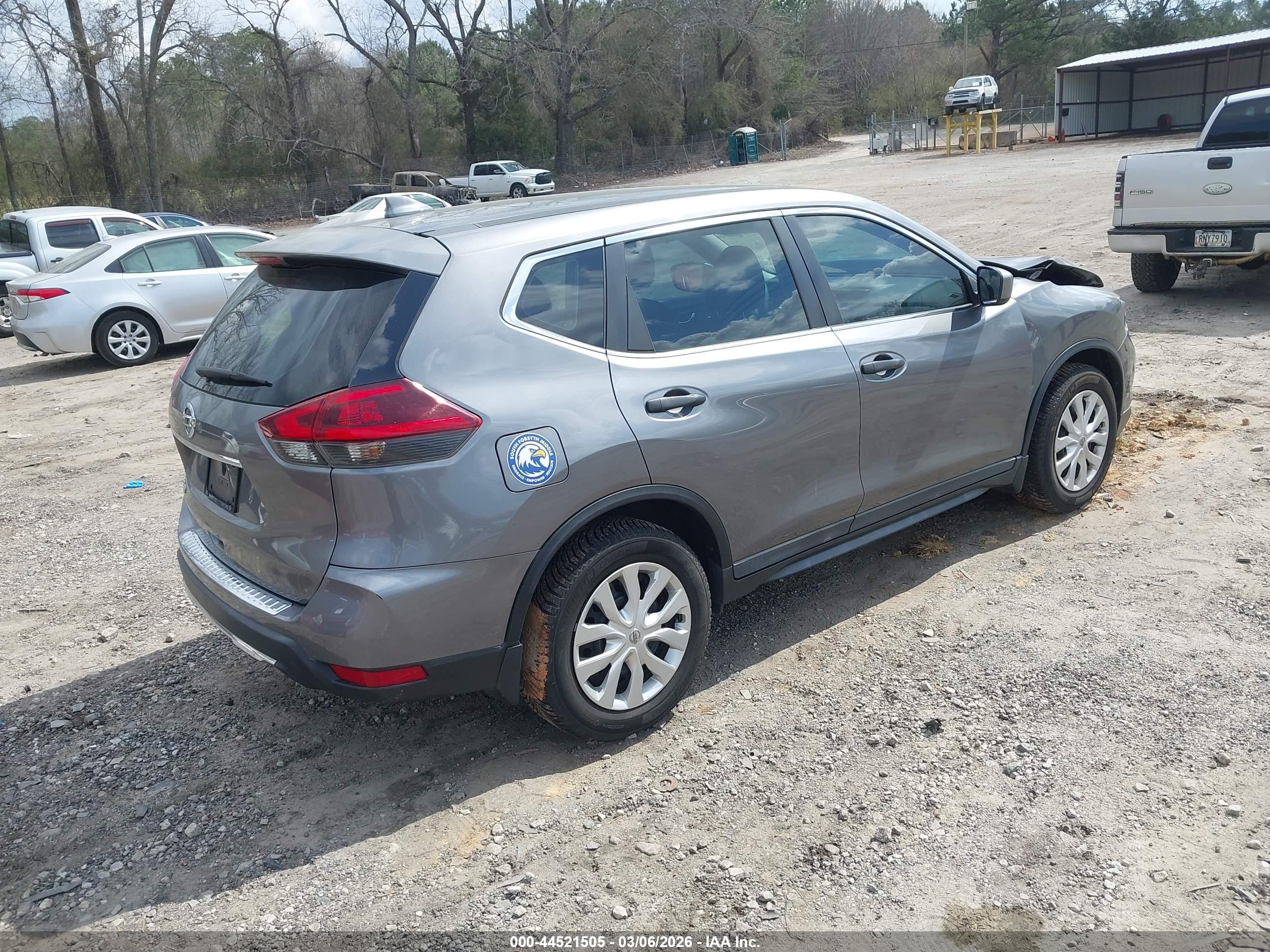 NISSAN ROGUE image 4