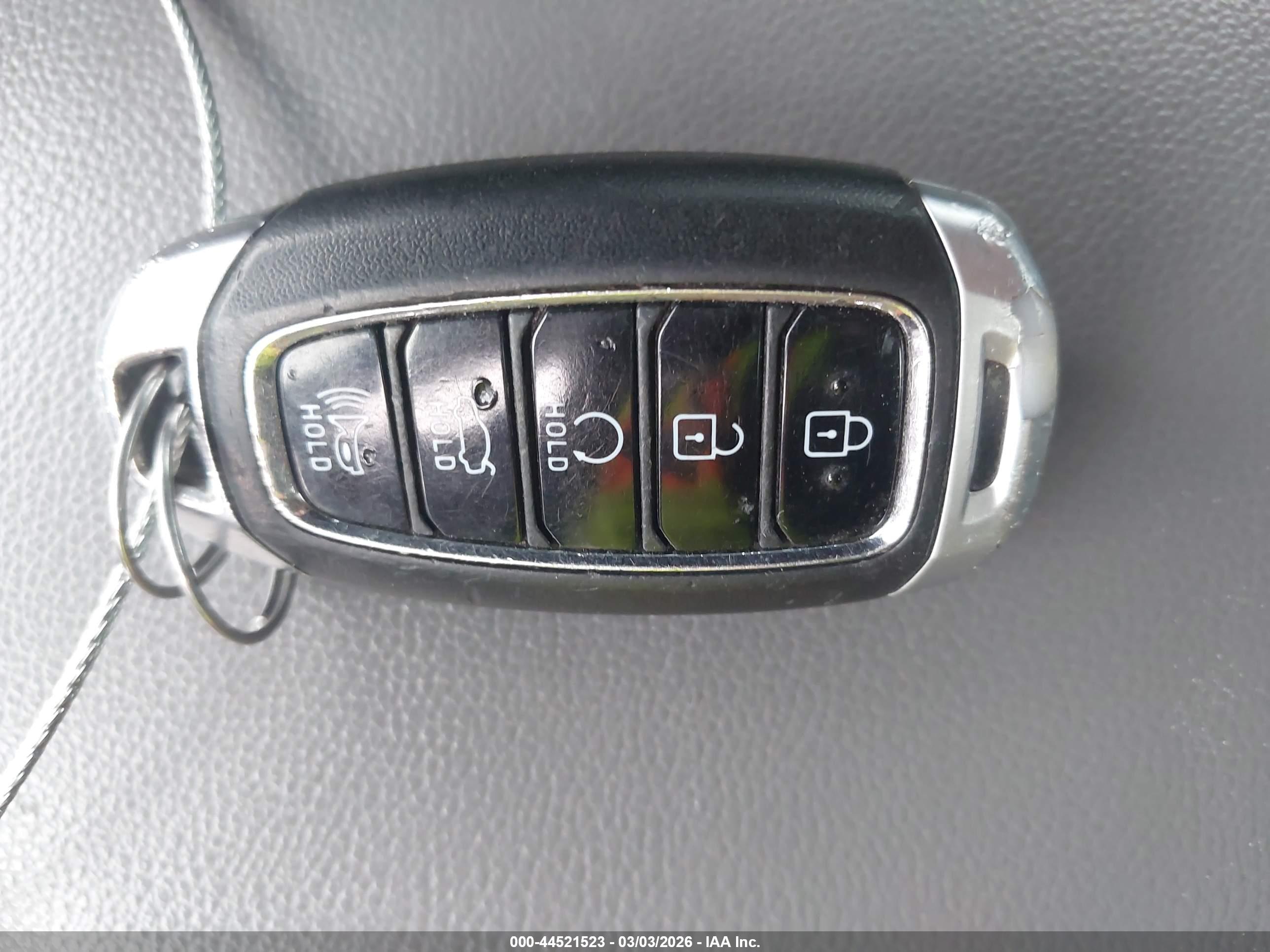HYUNDAI ELANTRA image 11