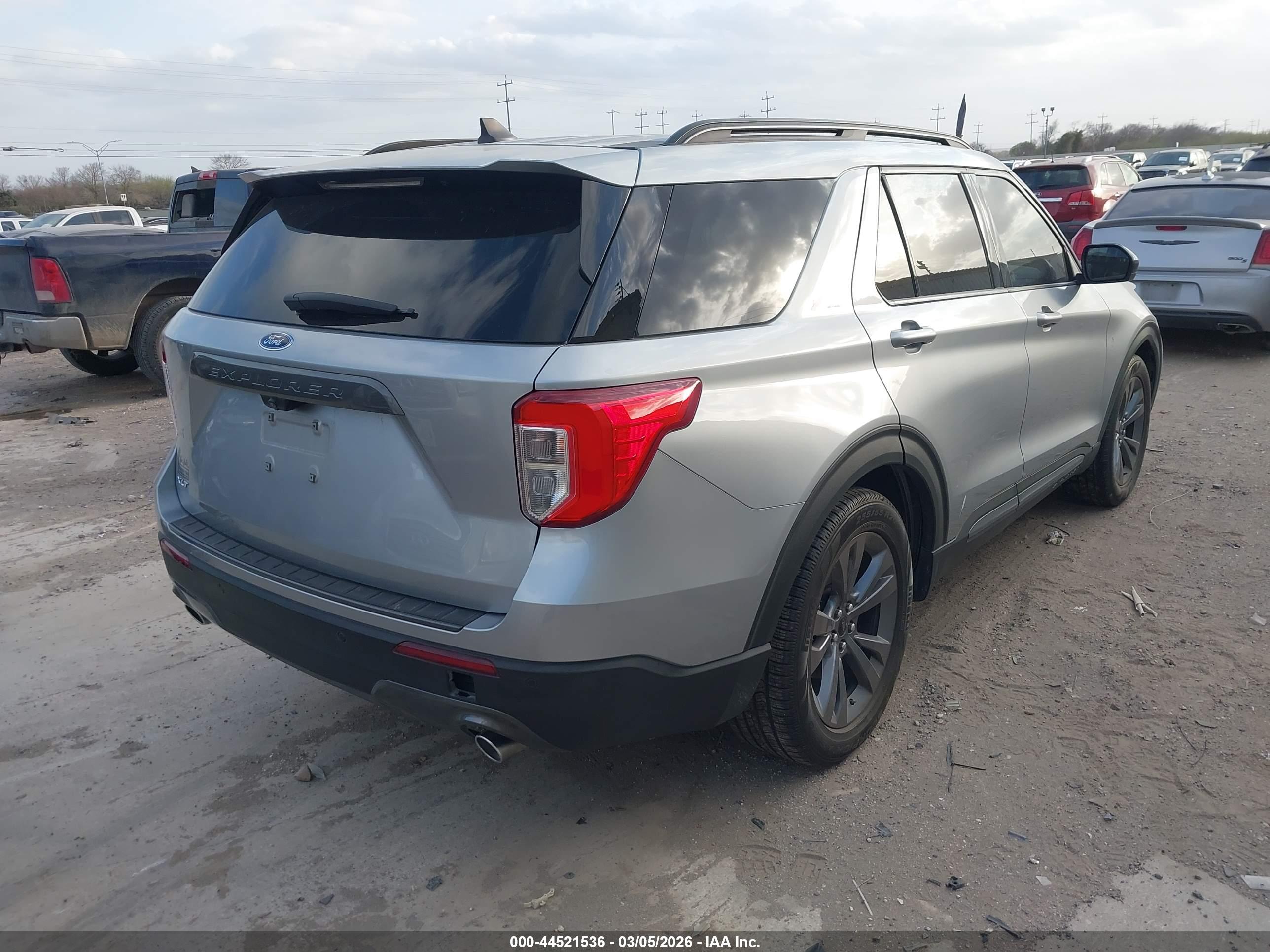 FORD EXPLORER image 4