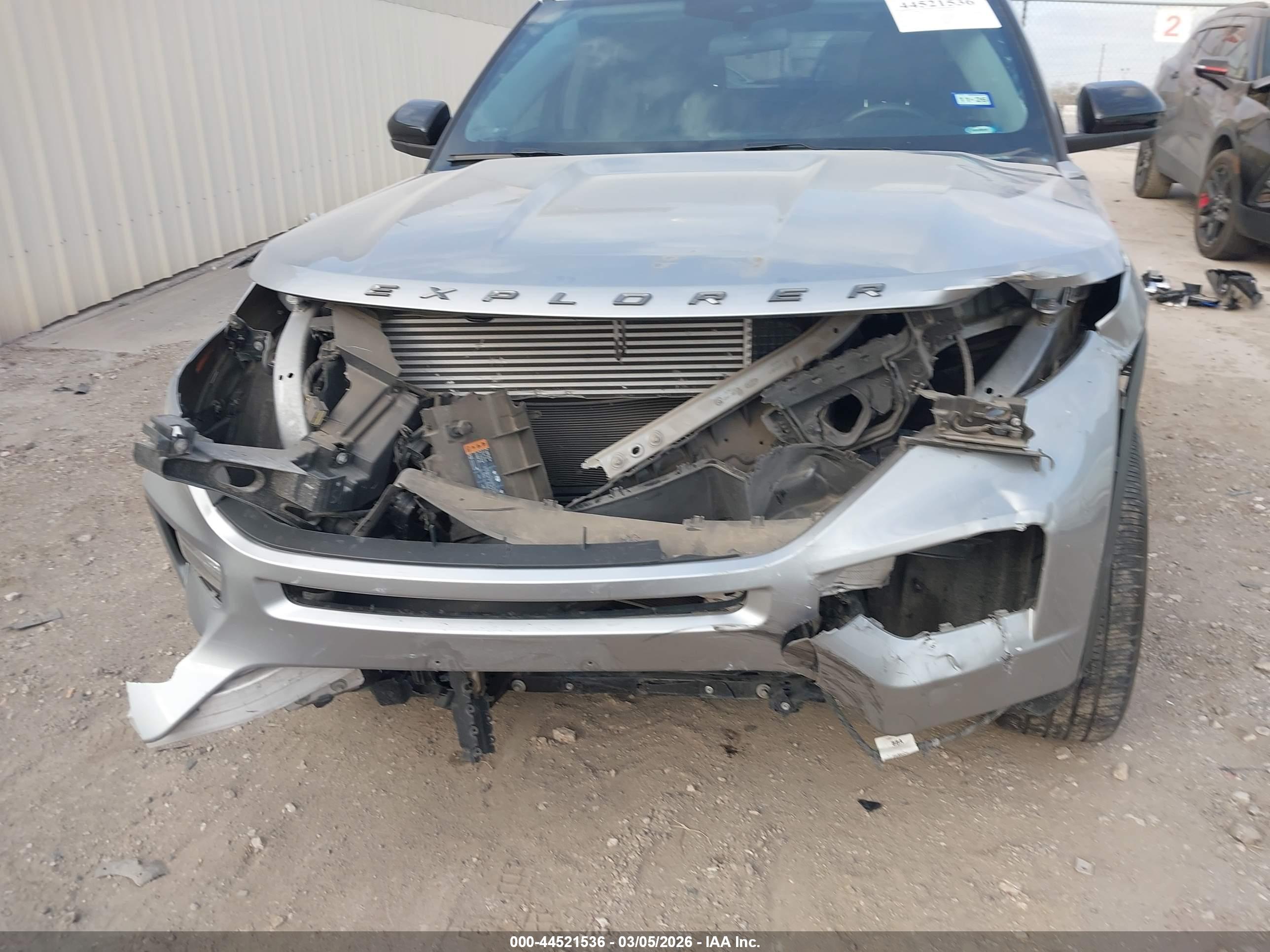 FORD EXPLORER image 6