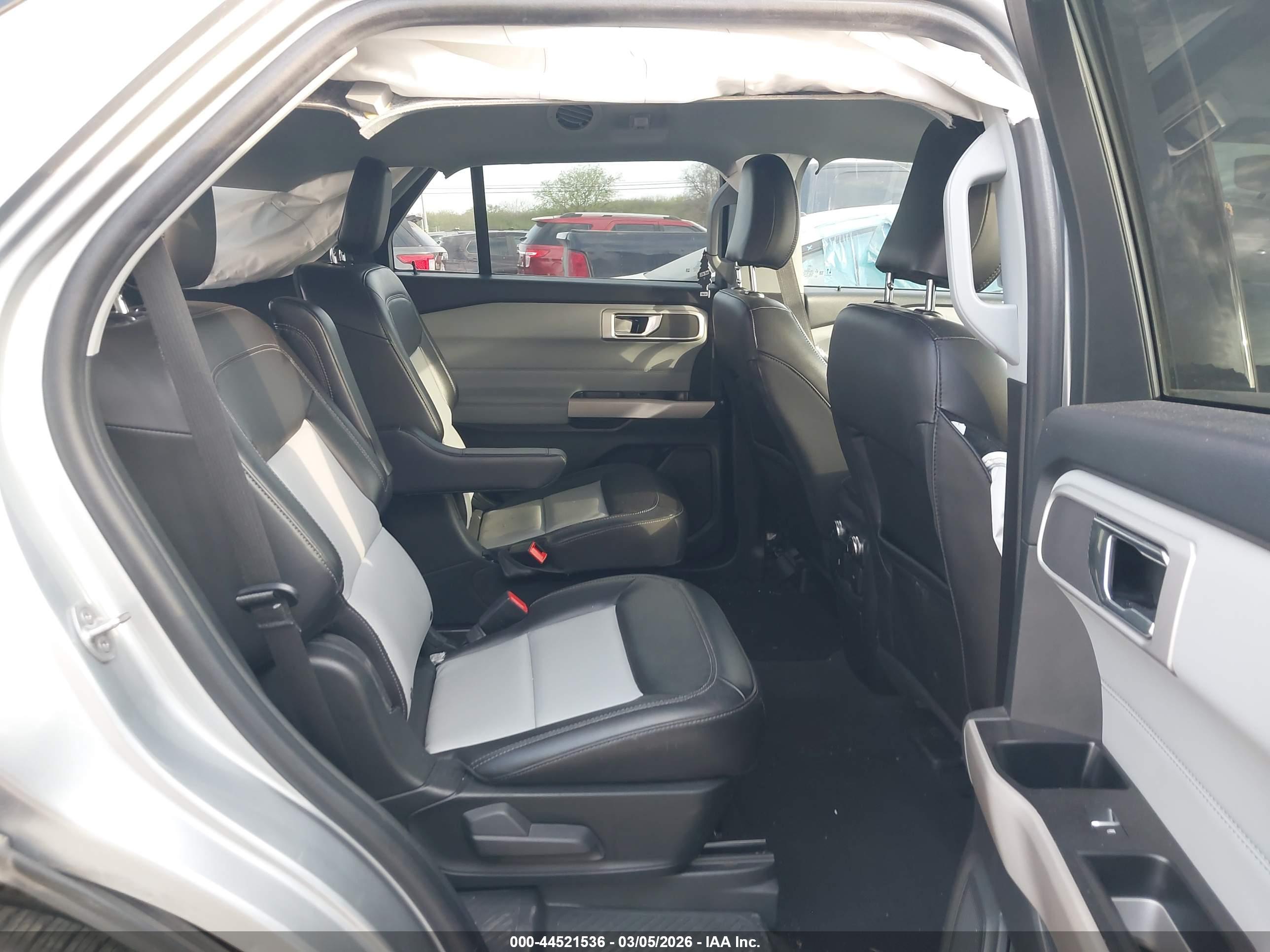 FORD EXPLORER image 8
