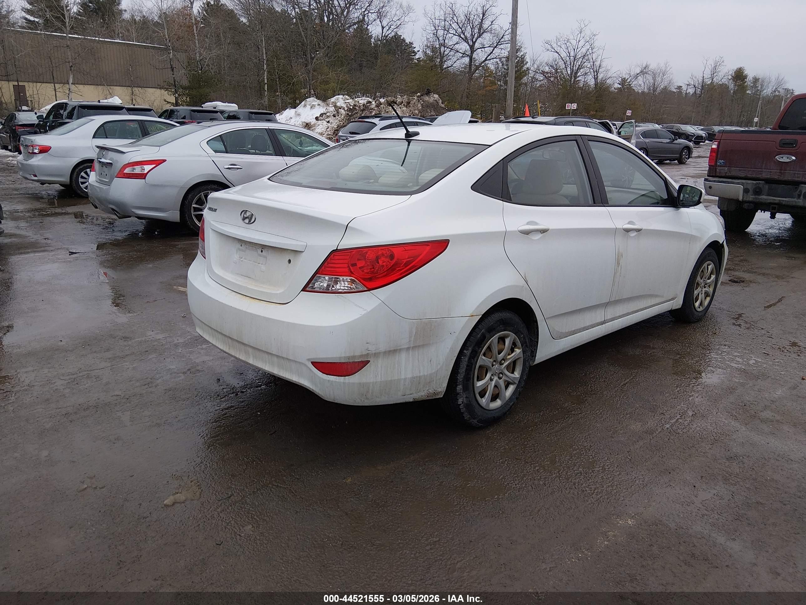 HYUNDAI ACCENT image 4