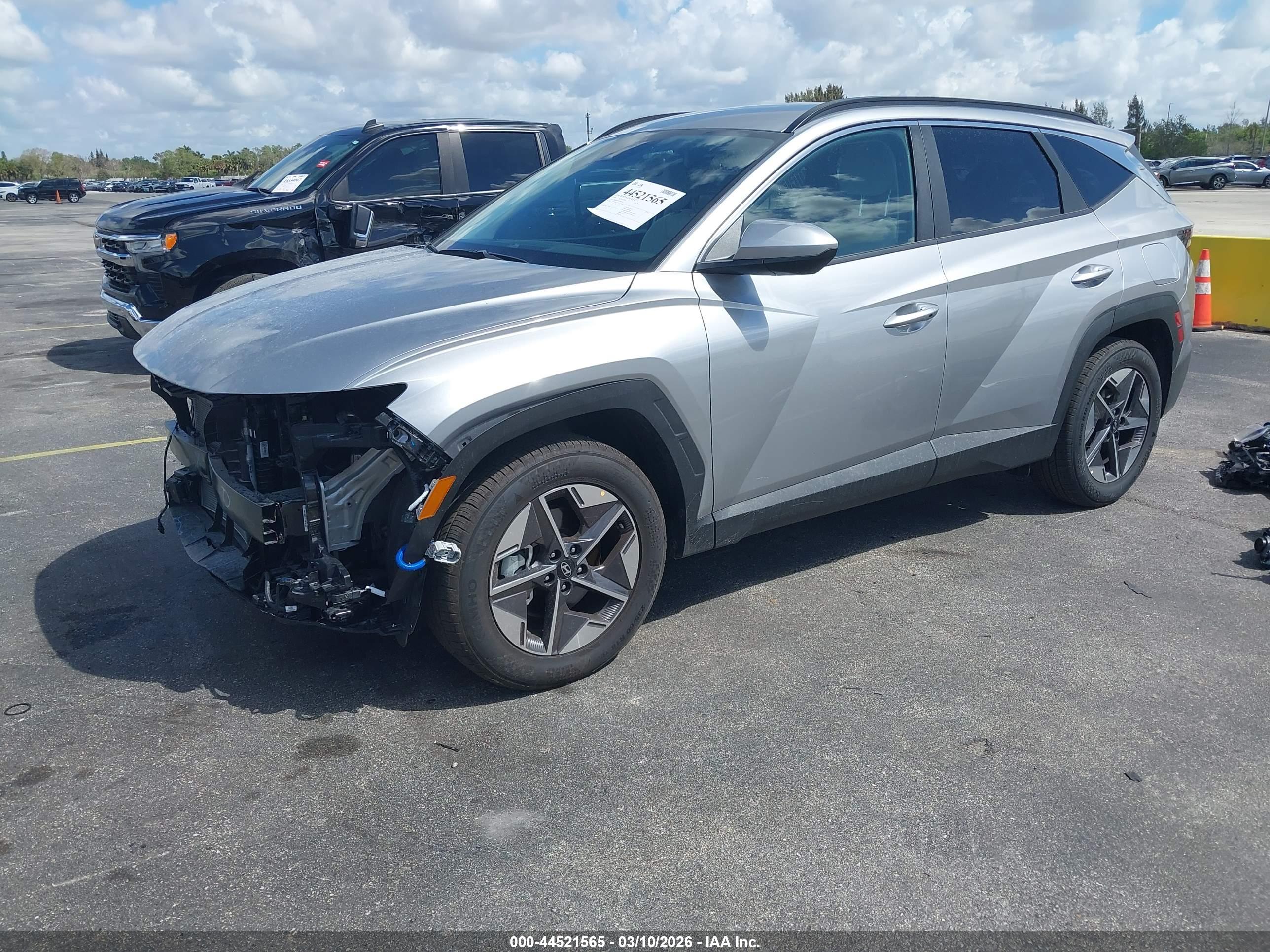 HYUNDAI TUCSON image 2