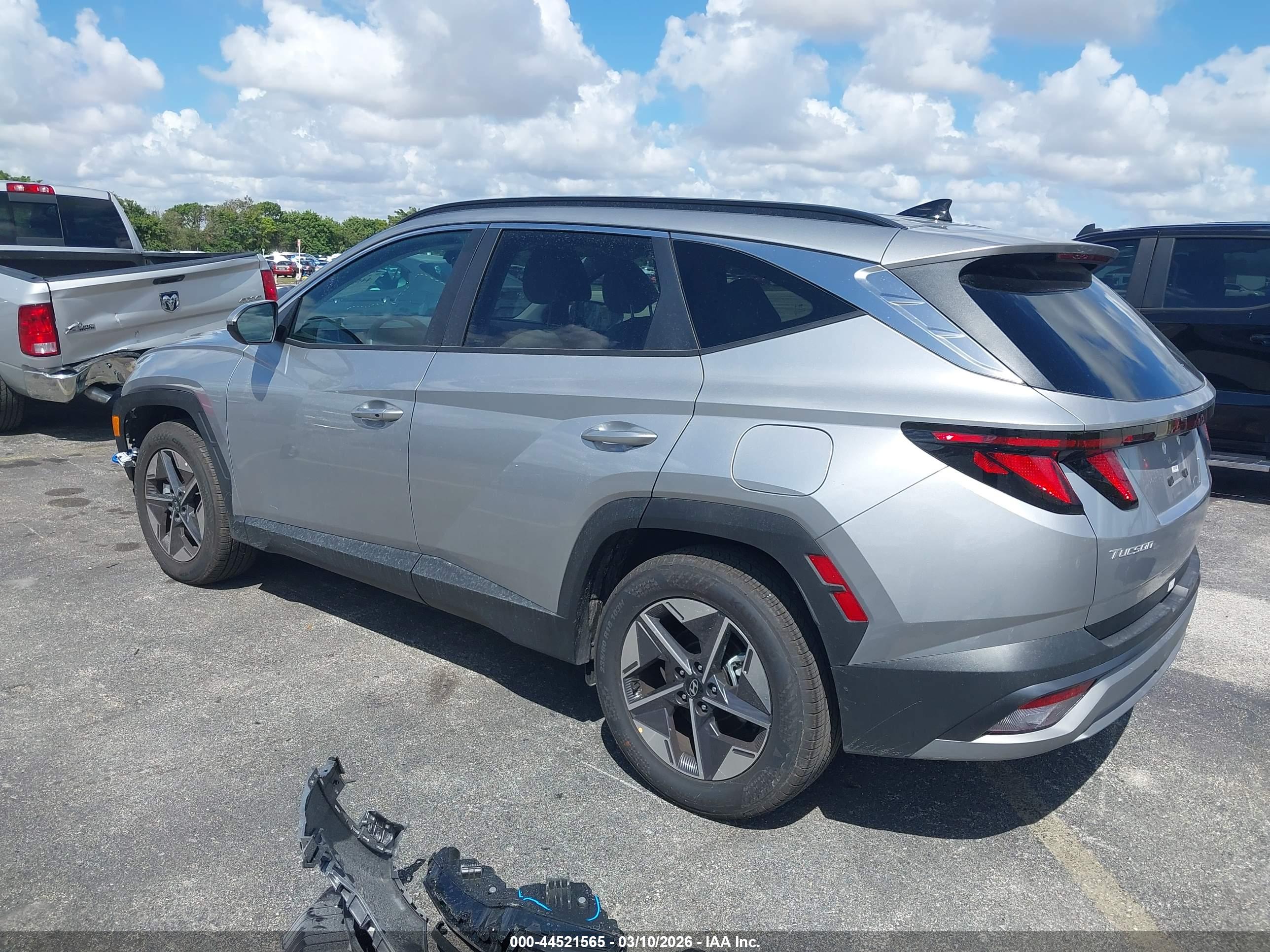 HYUNDAI TUCSON image 3