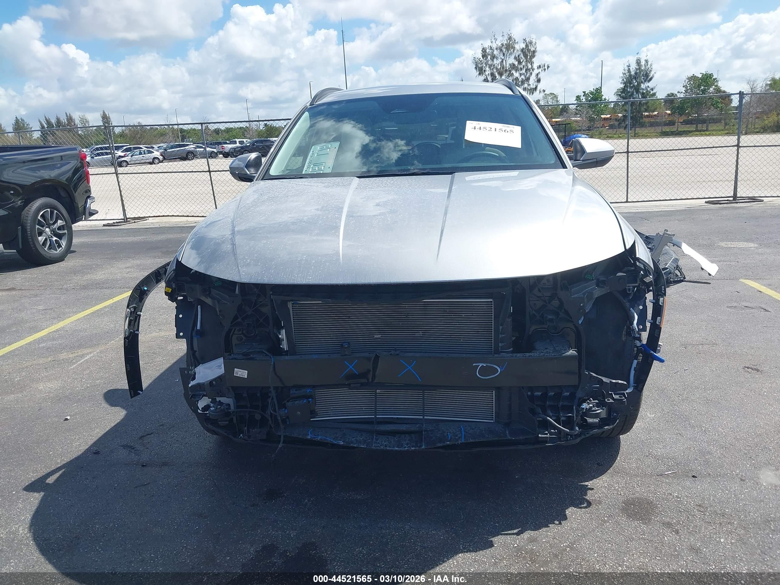 HYUNDAI TUCSON image 6