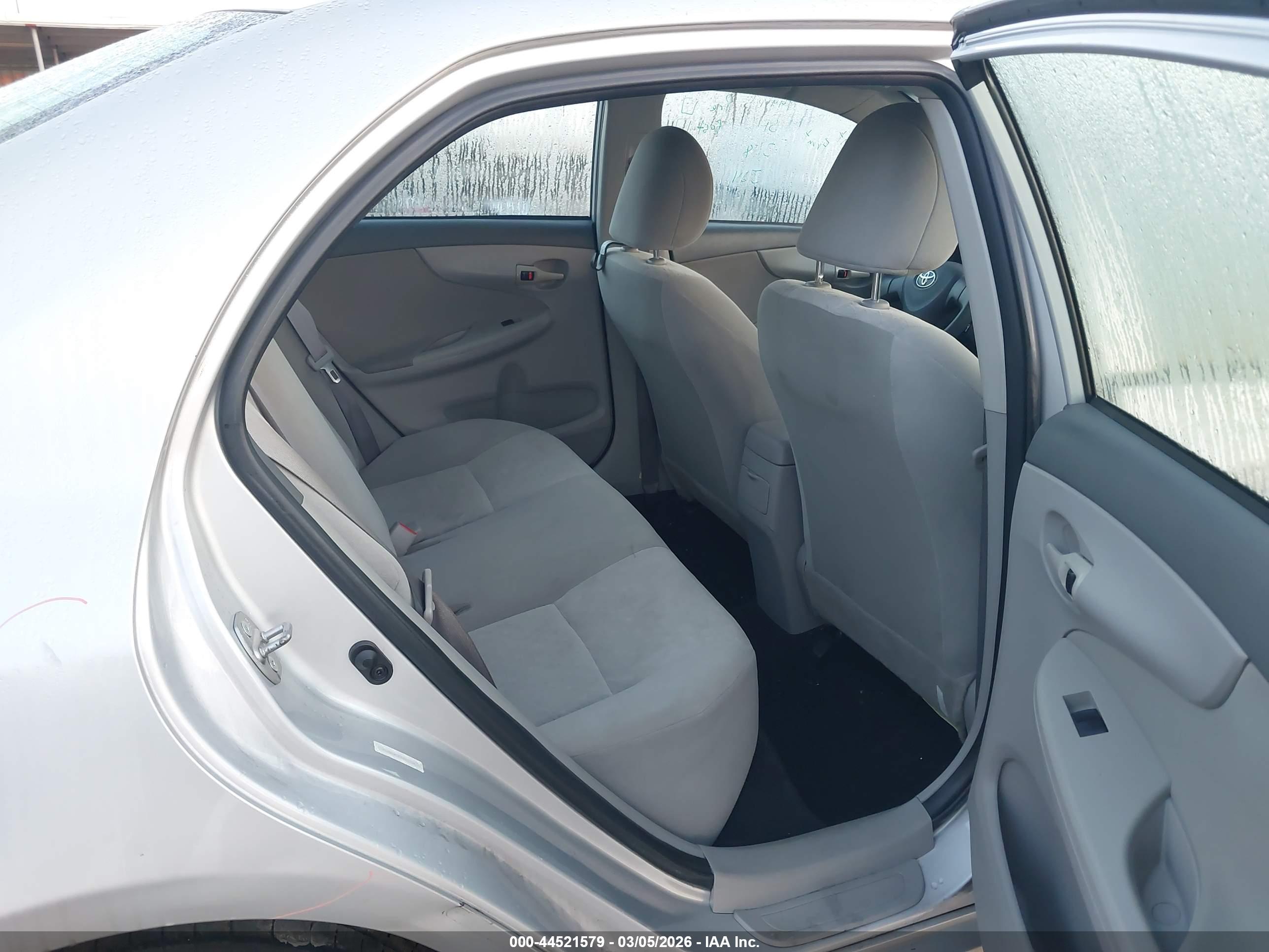 TOYOTA COROLLA image 8