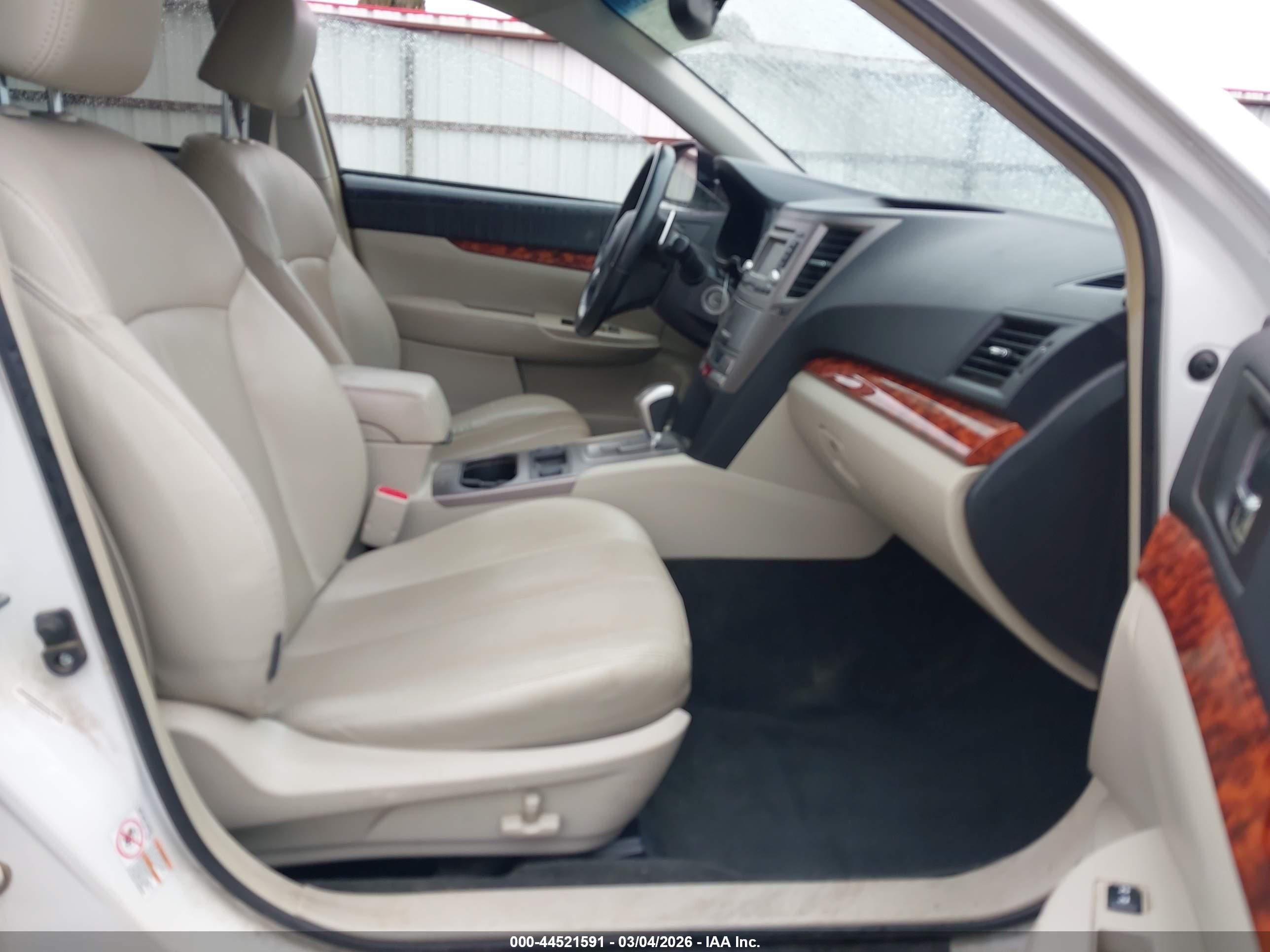SUBARU OUTBACK image 5