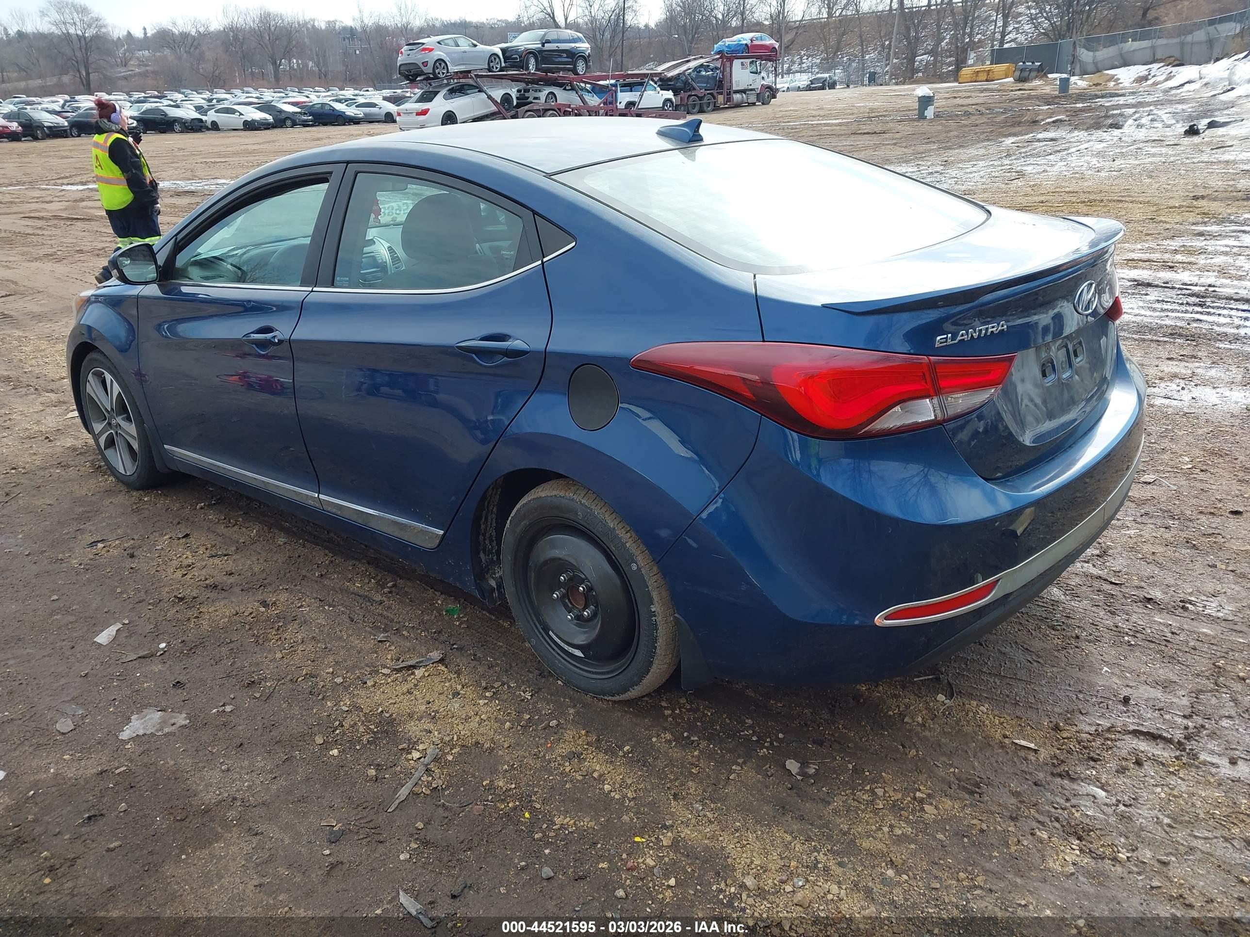 HYUNDAI ELANTRA image 3