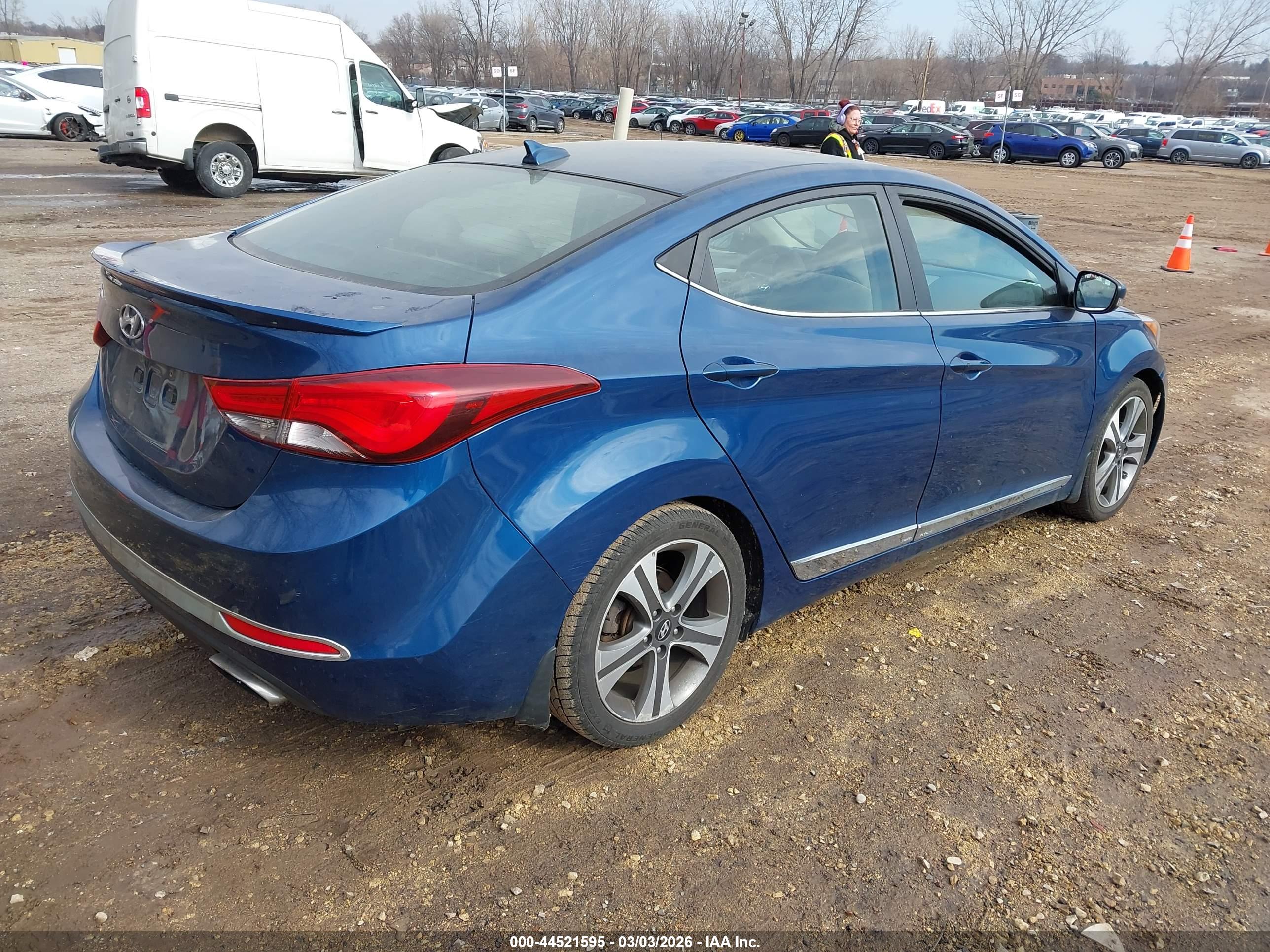 HYUNDAI ELANTRA image 4