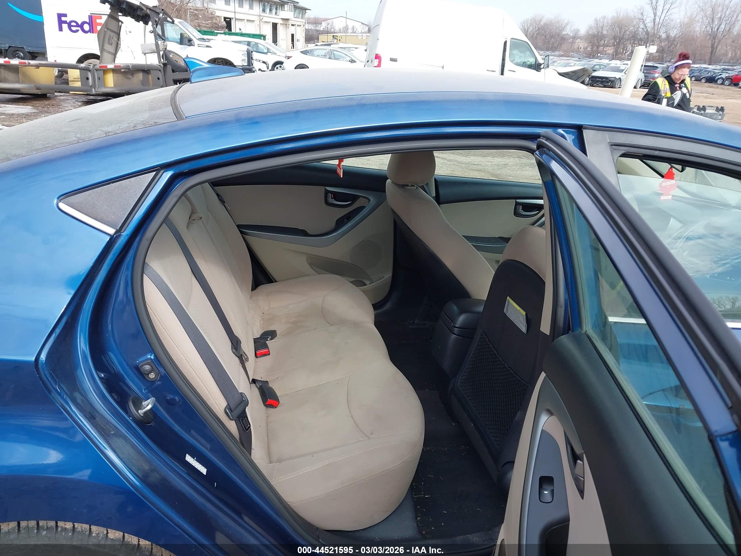 HYUNDAI ELANTRA image 8