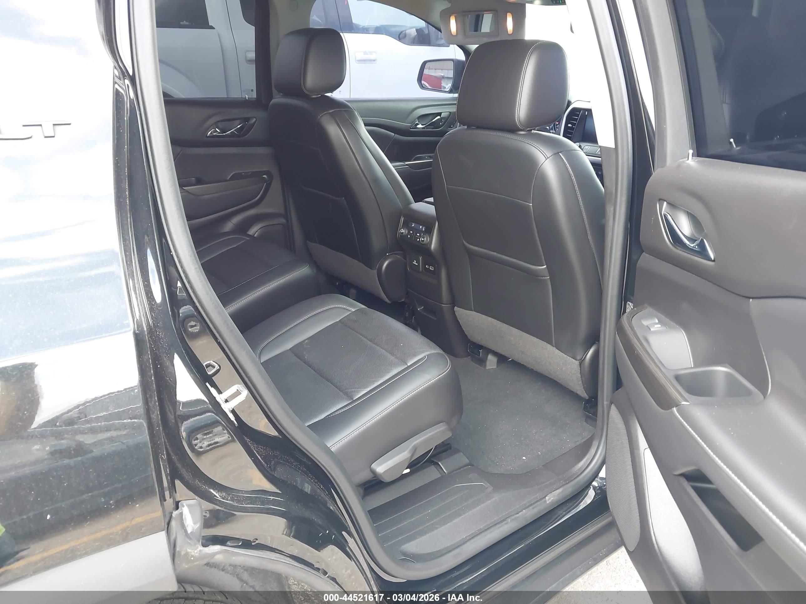 GMC ACADIA image 8