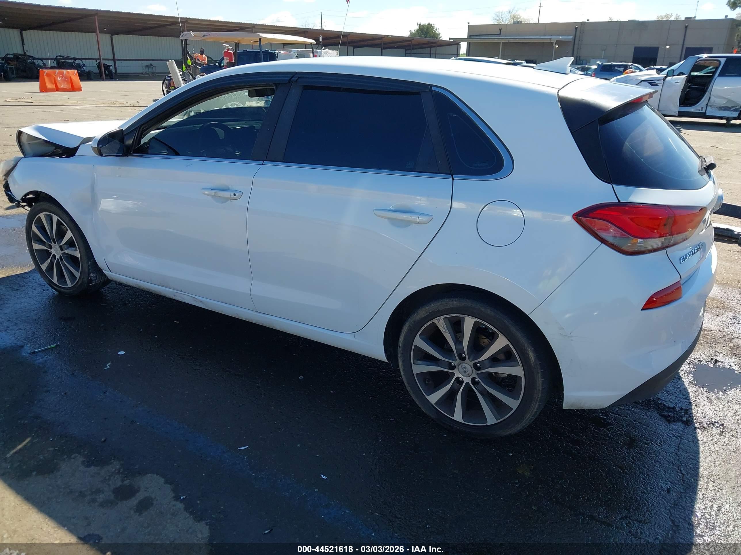 HYUNDAI ELANTRA image 3