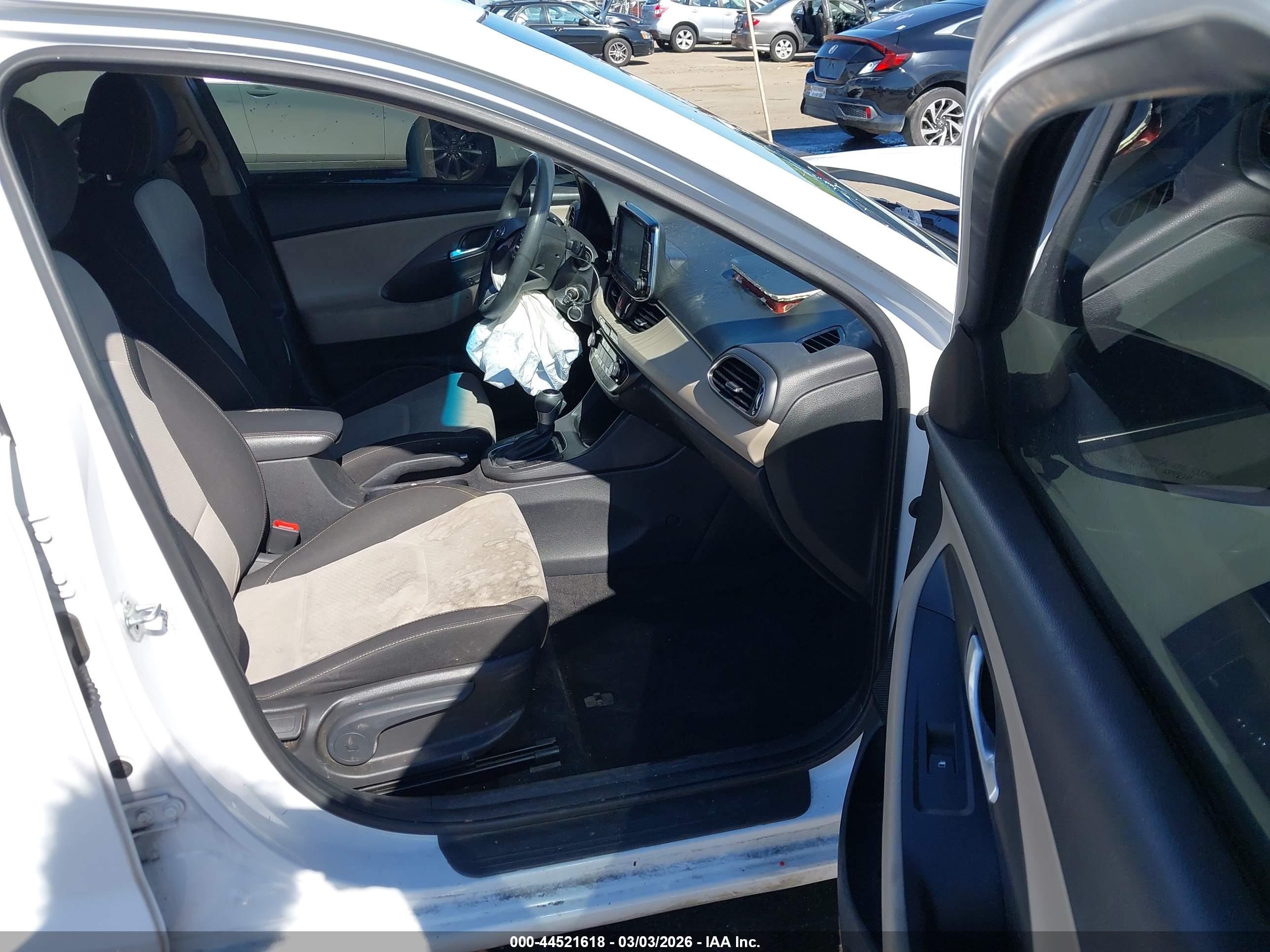 HYUNDAI ELANTRA image 5