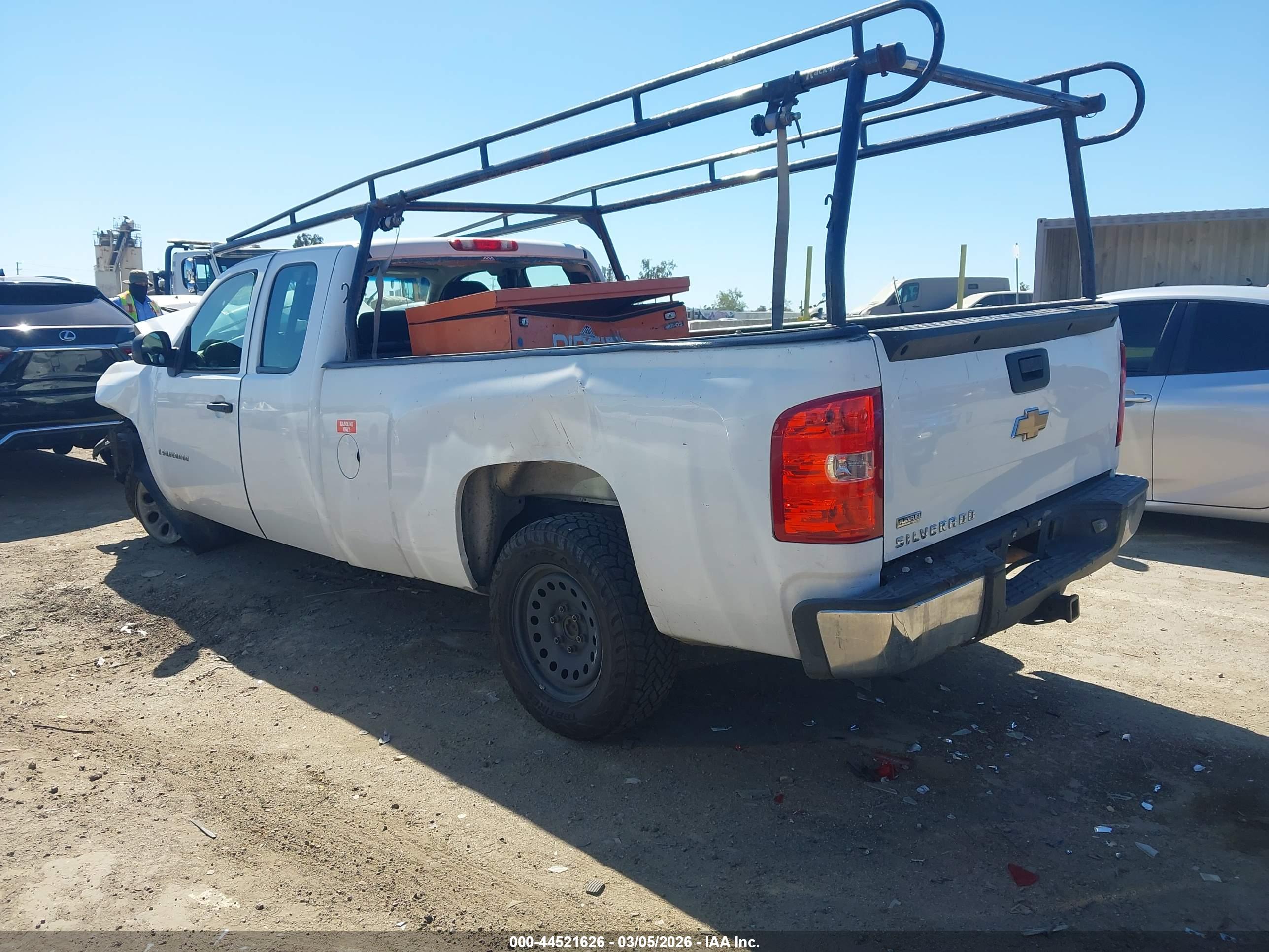 CHEVROLET SILVERADO image 3