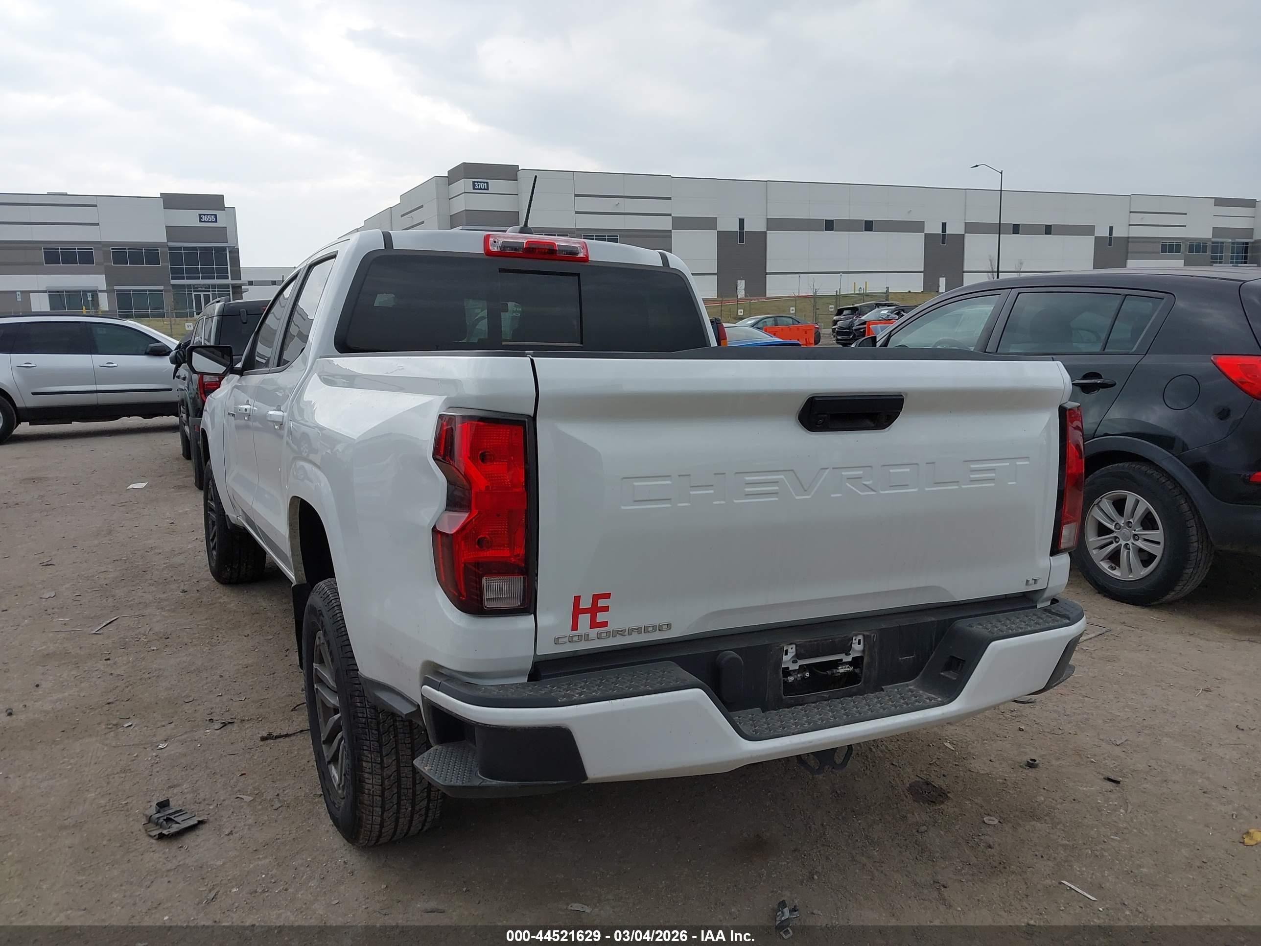 CHEVROLET COLORADO image 3