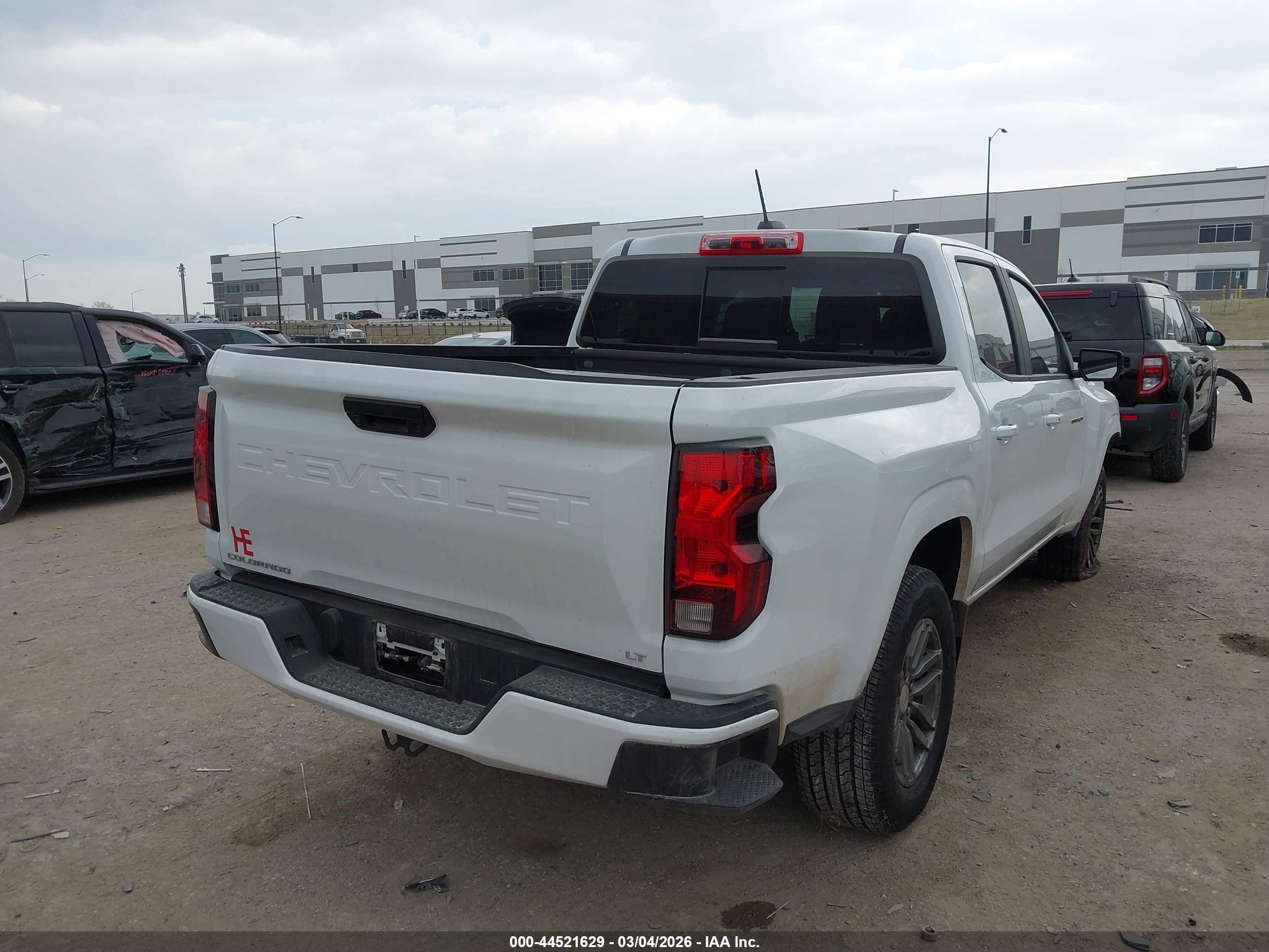 CHEVROLET COLORADO image 4