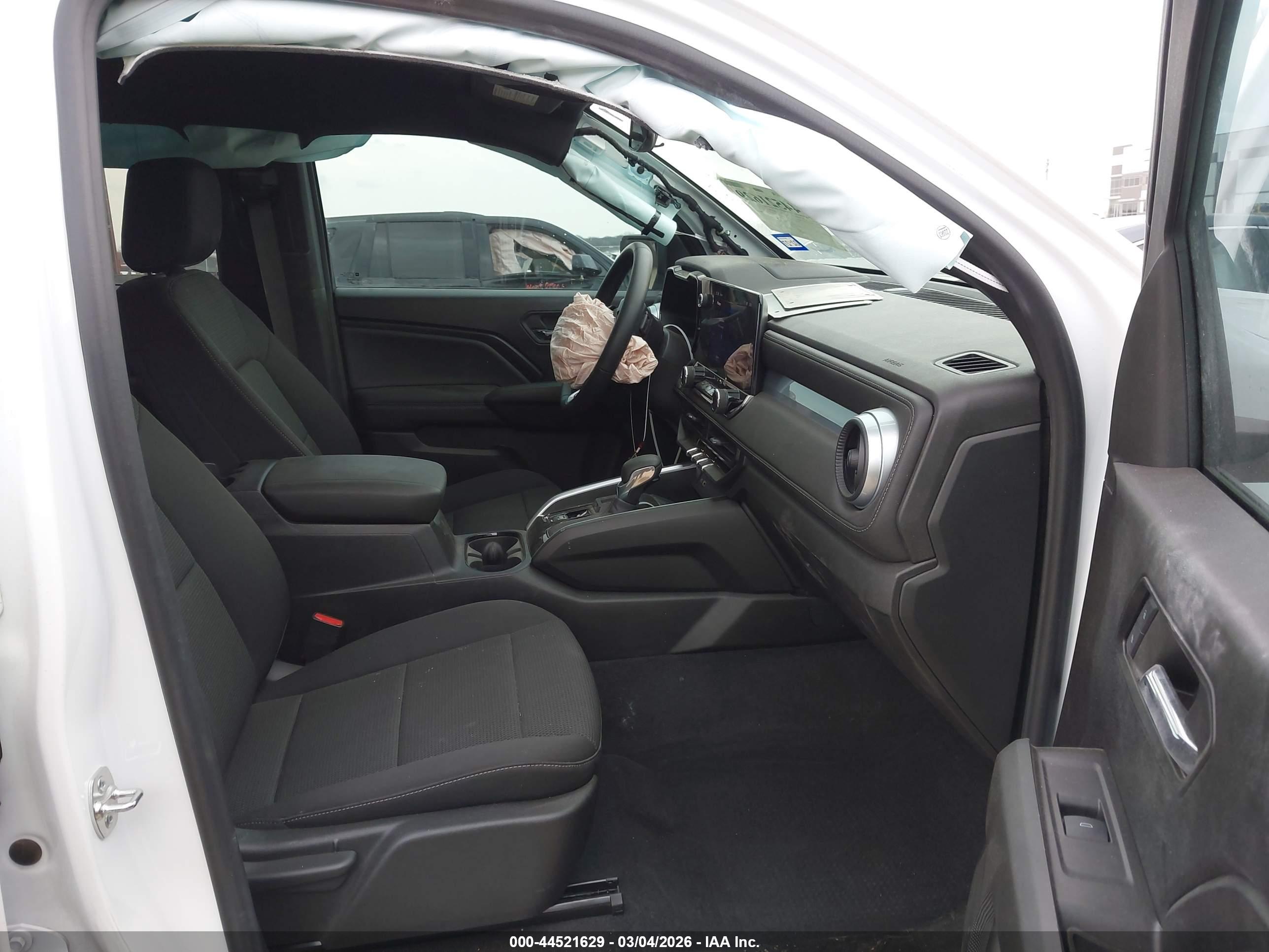 CHEVROLET COLORADO image 5