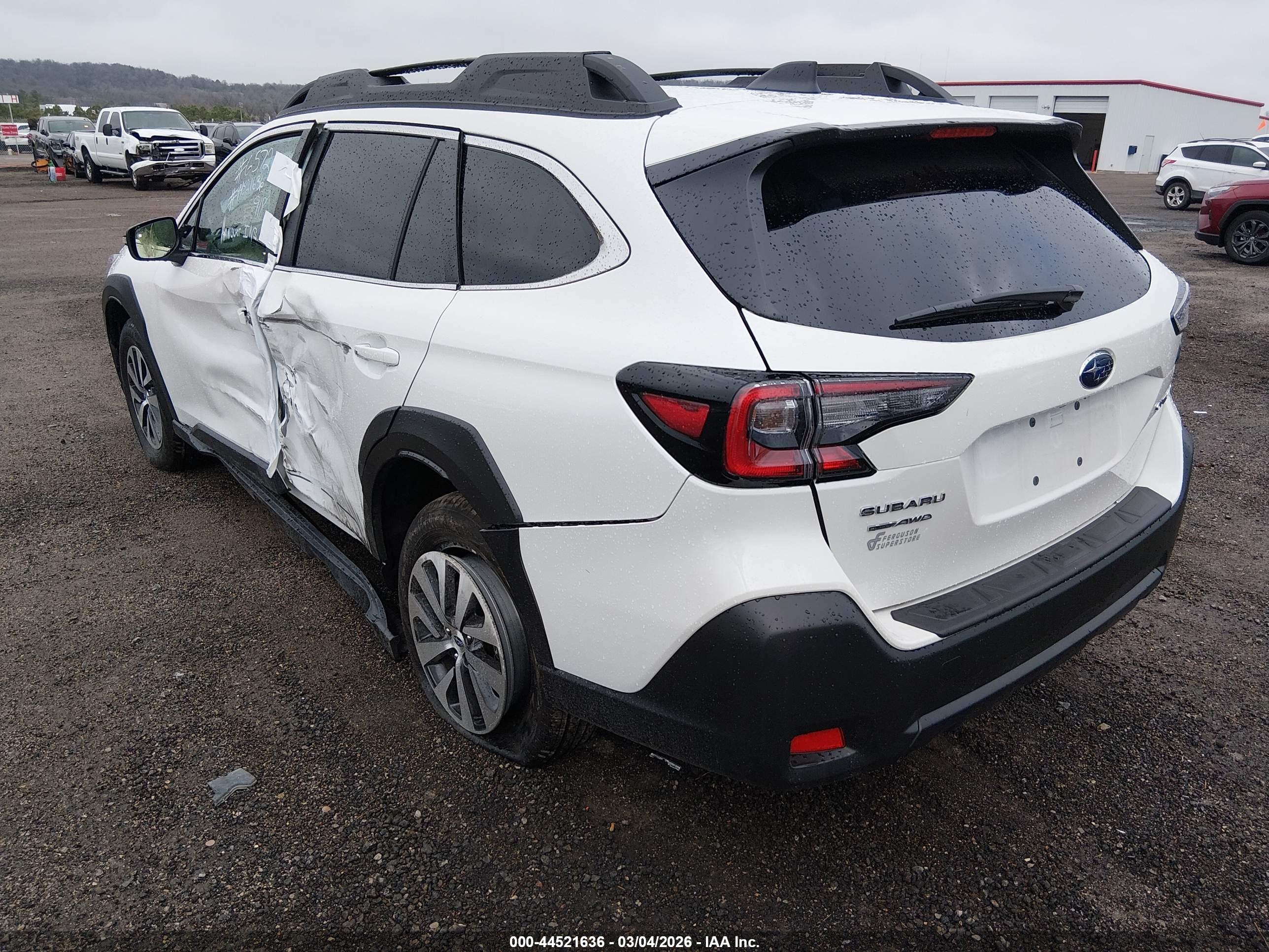 SUBARU OUTBACK image 3