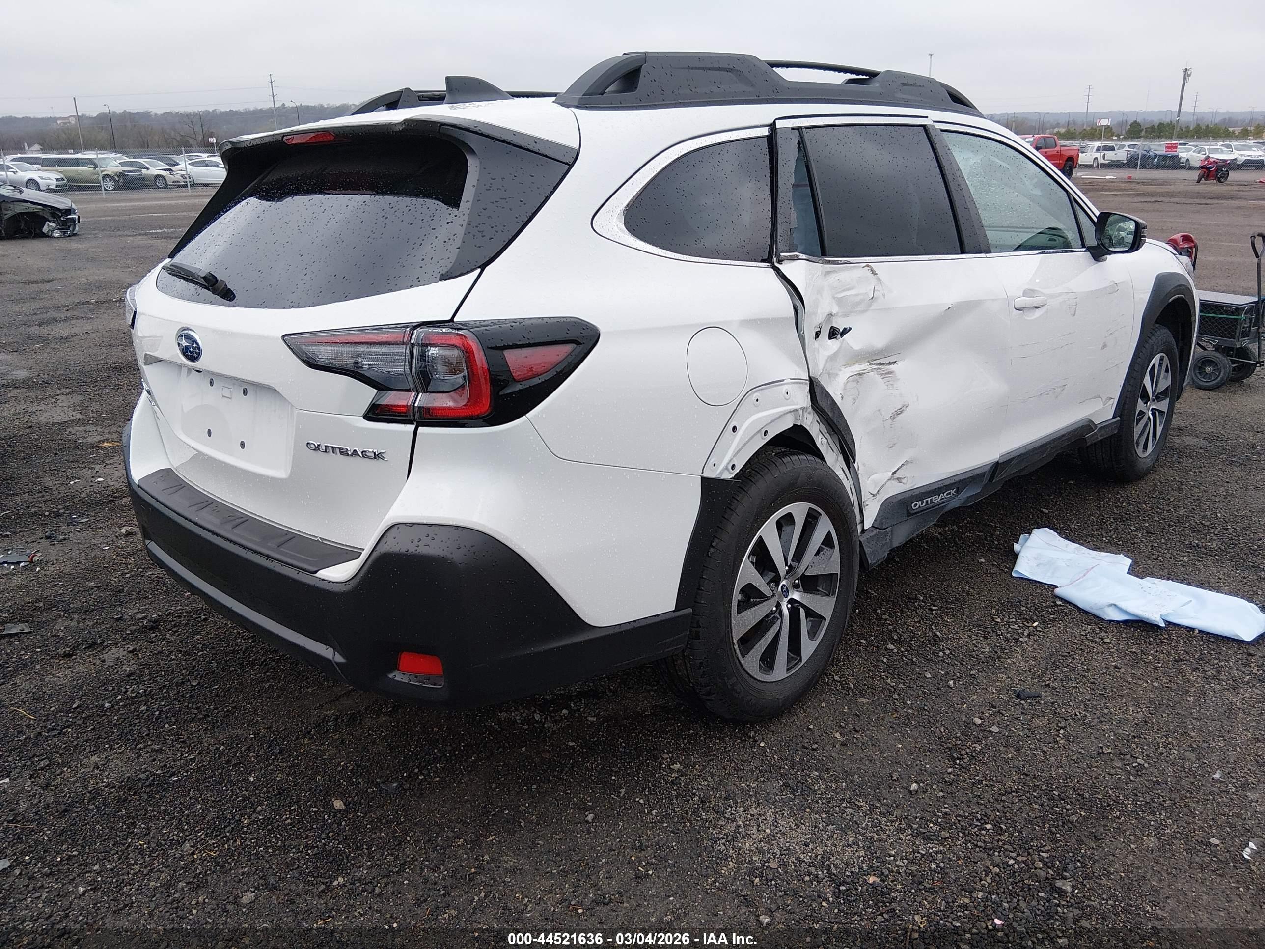 SUBARU OUTBACK image 4