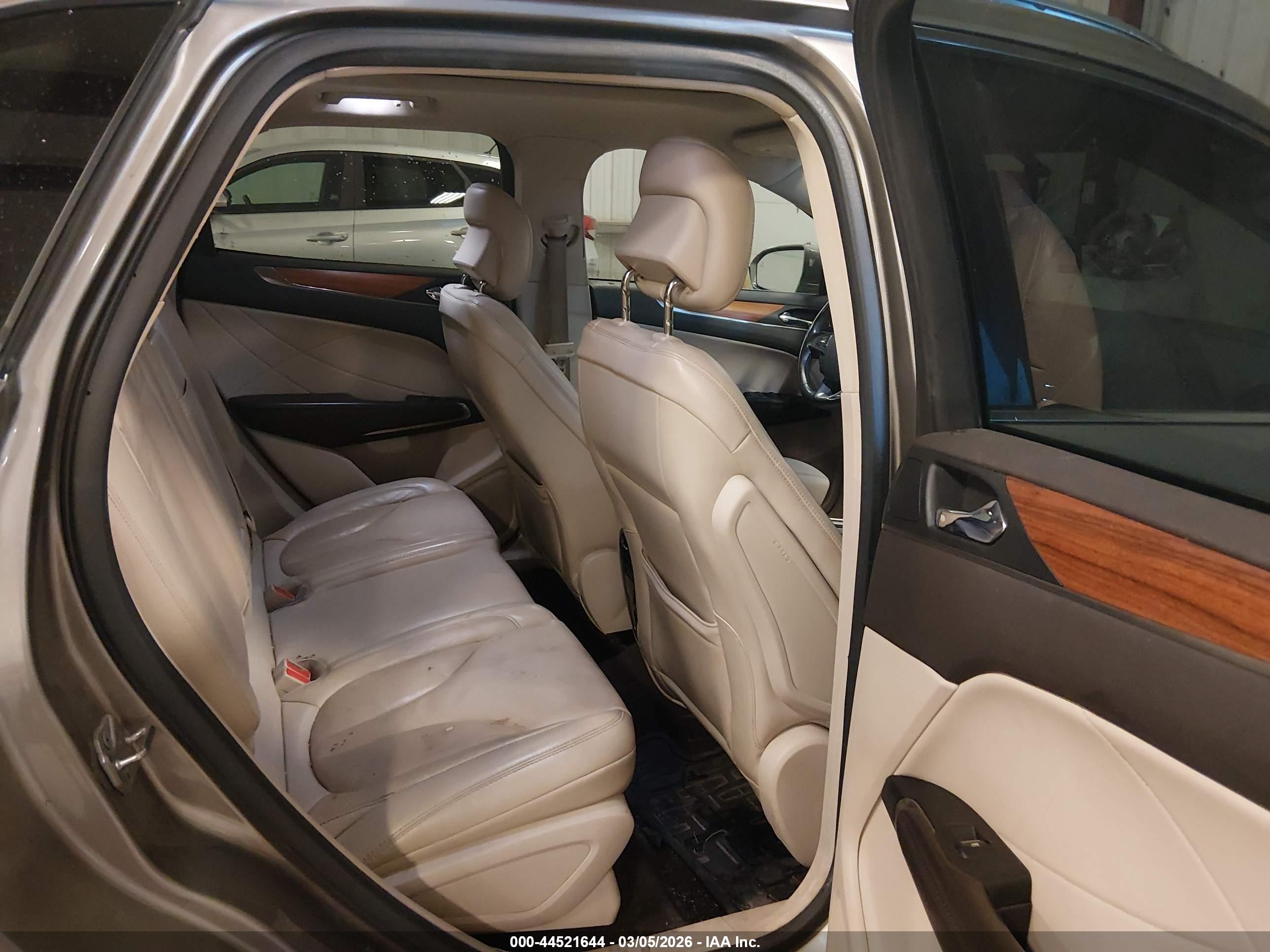 LINCOLN MKC image 8