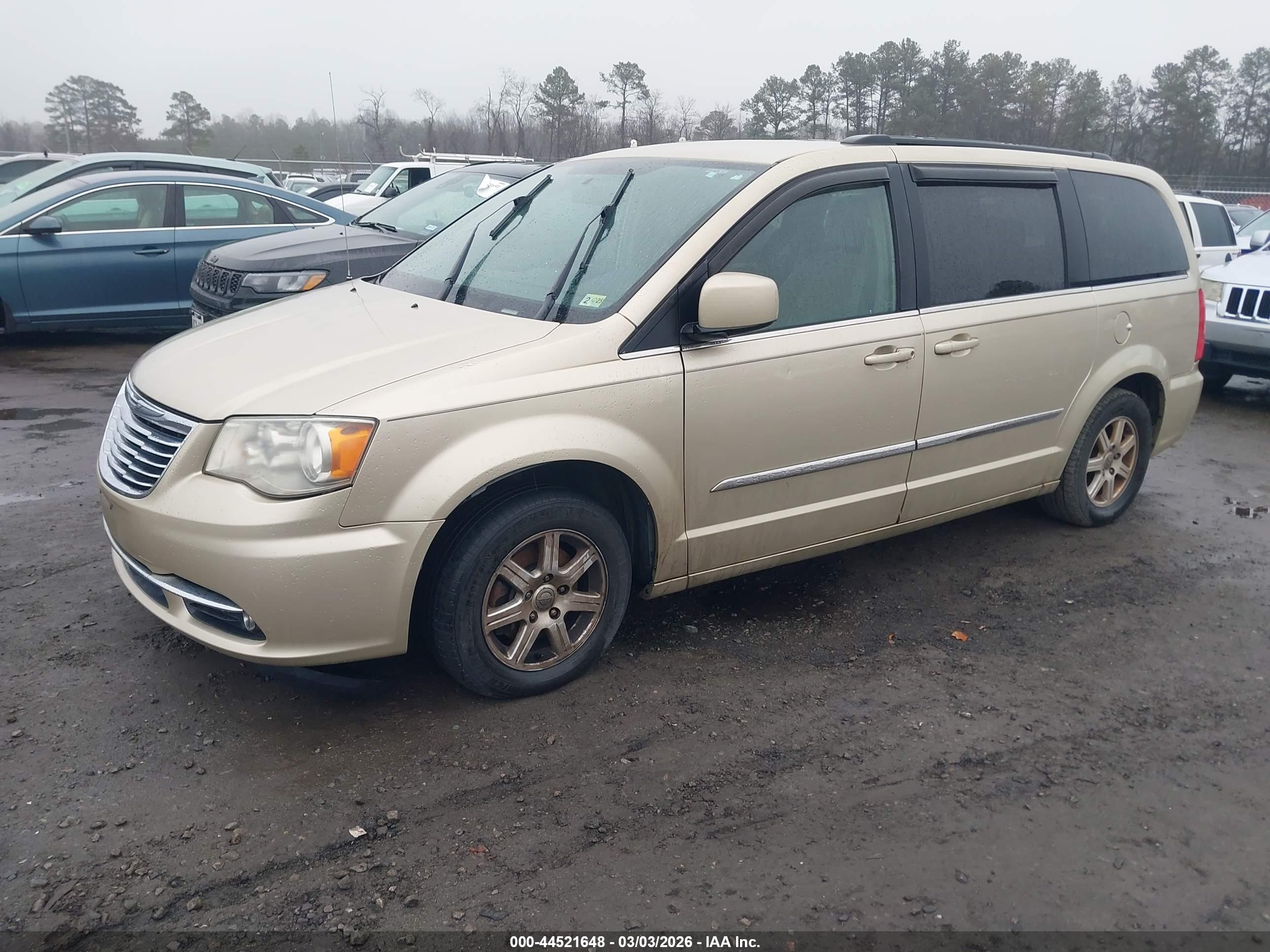 CHRYSLER TOWN image 2