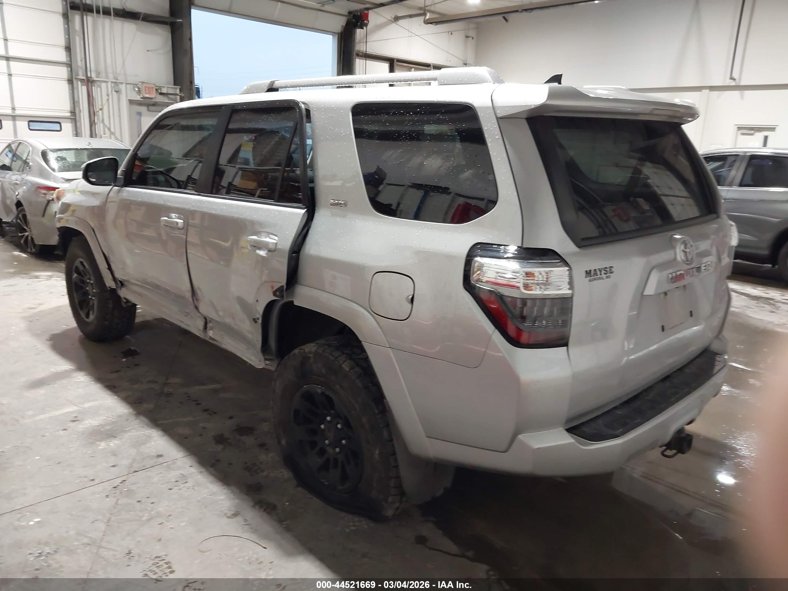 TOYOTA 4RUNNER image 3